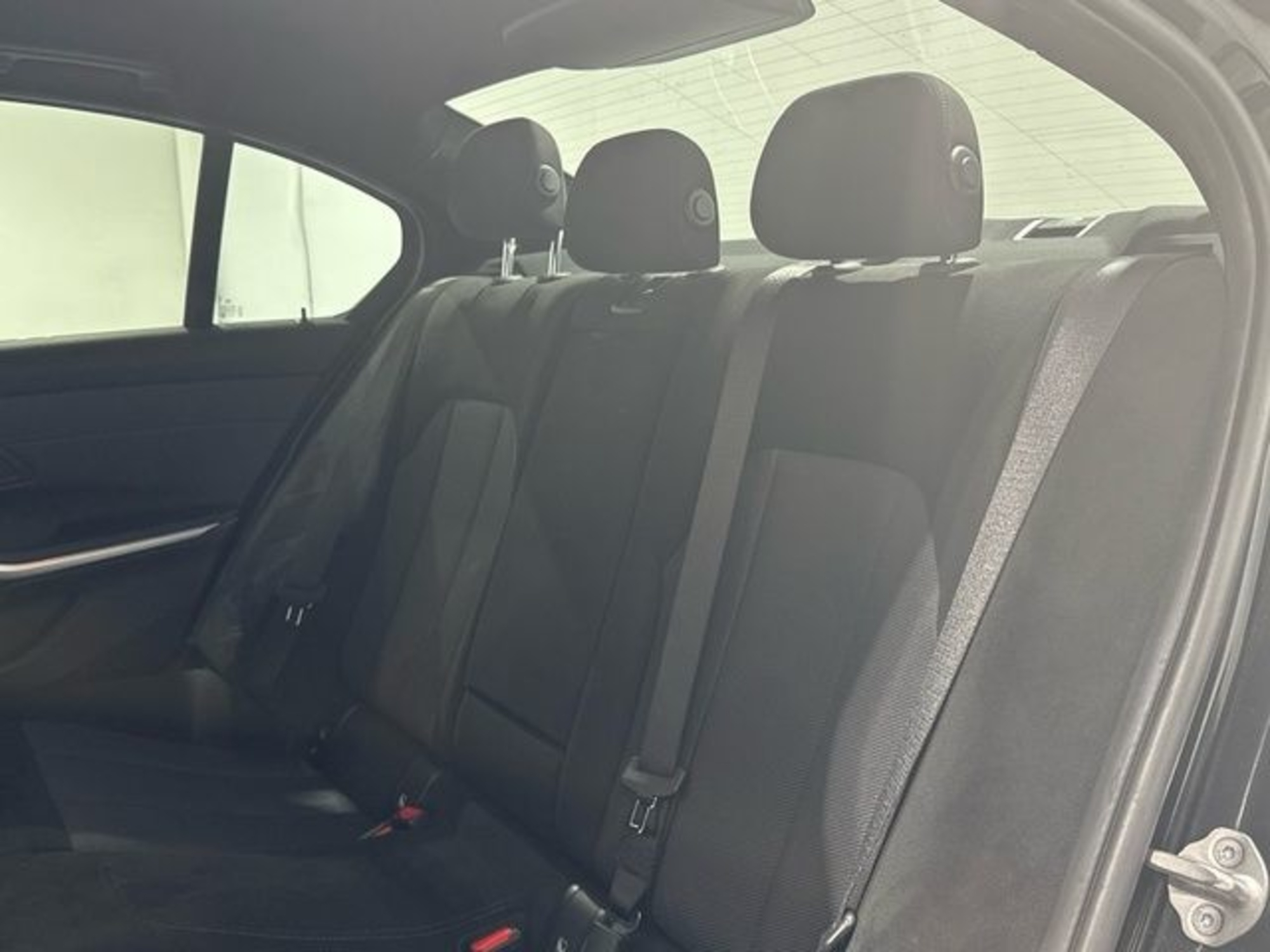 Renting BMW Serie 3 318d 110 kW (150 CV) 22 2