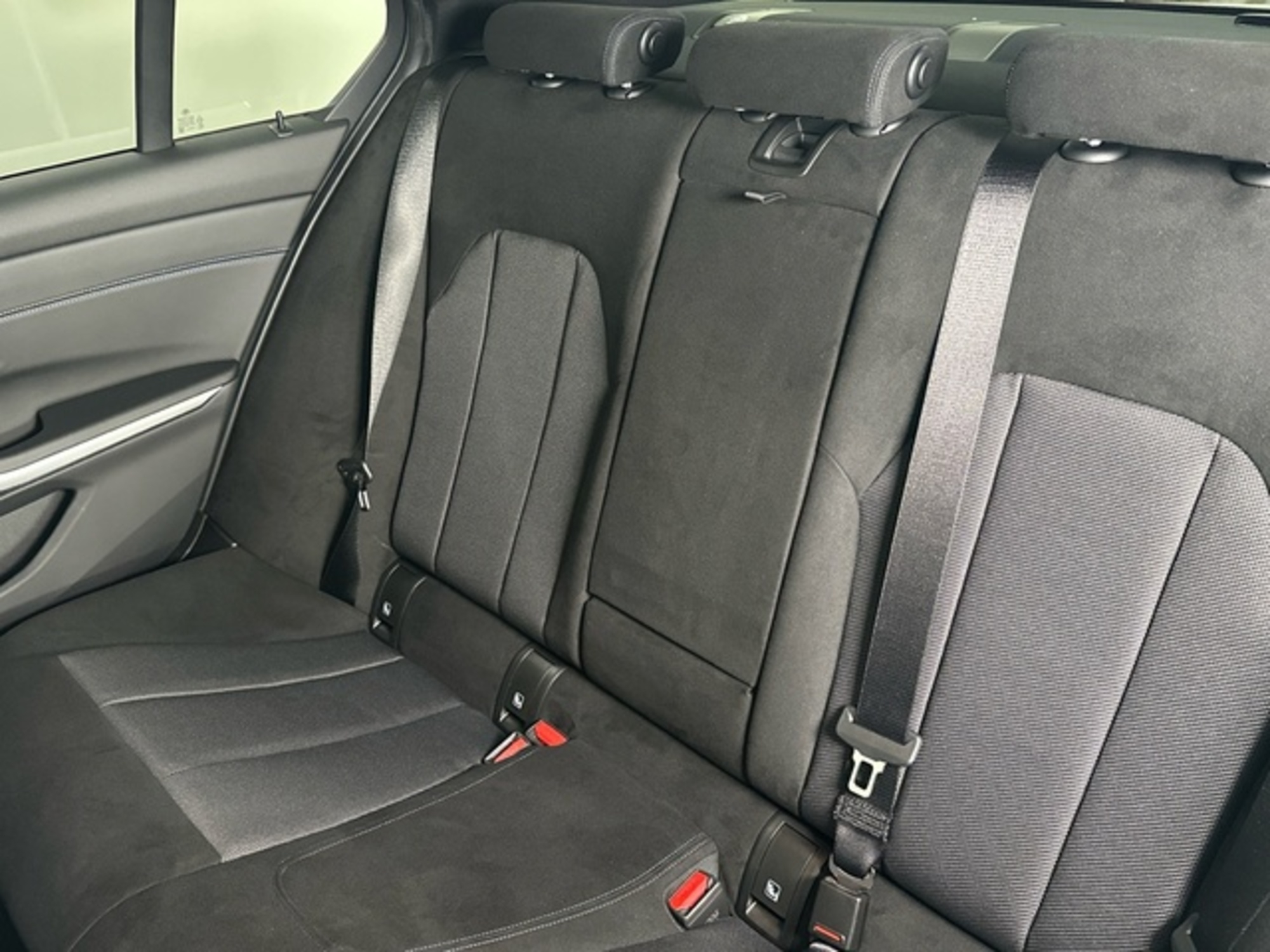 Renting BMW Serie 3 318d 110 kW (150 CV) 22 3