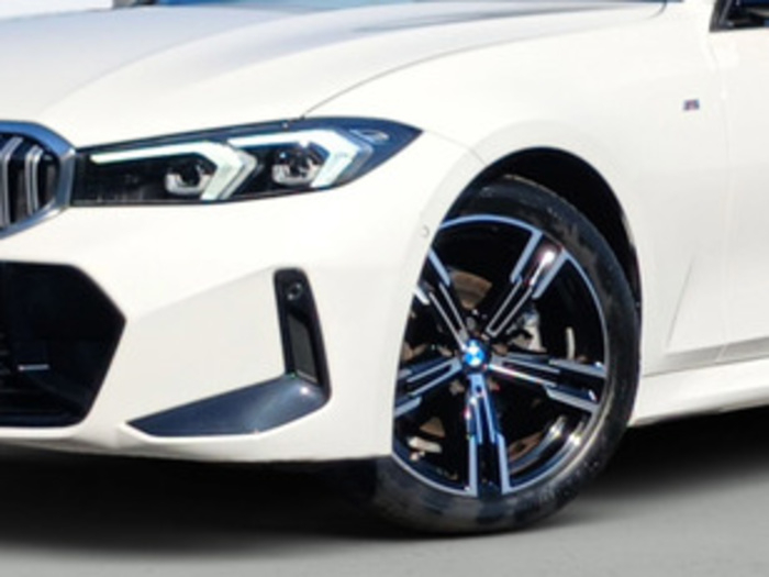 Renting BMW Serie 3 318d Touring 110 kW (150 CV) 13