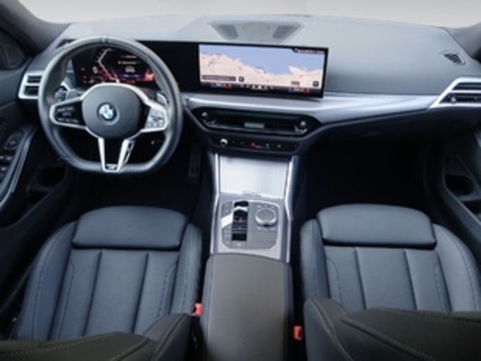 Renting BMW Serie 3 318d Touring 110 kW (150 CV) 13