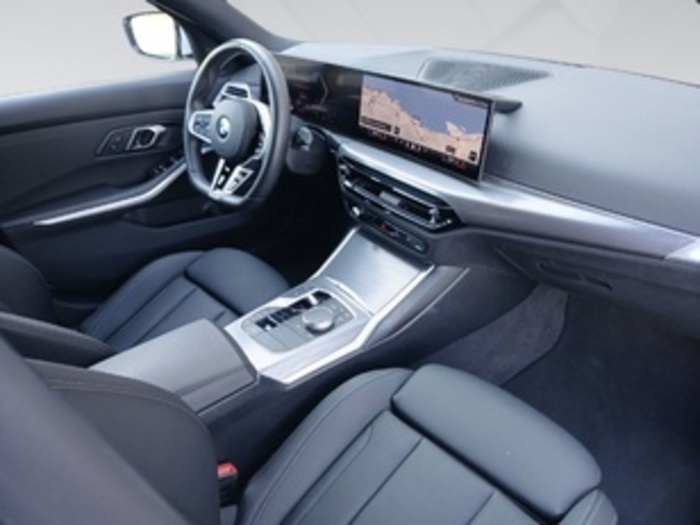 Renting BMW Serie 3 318d Touring 110 kW (150 CV) 13