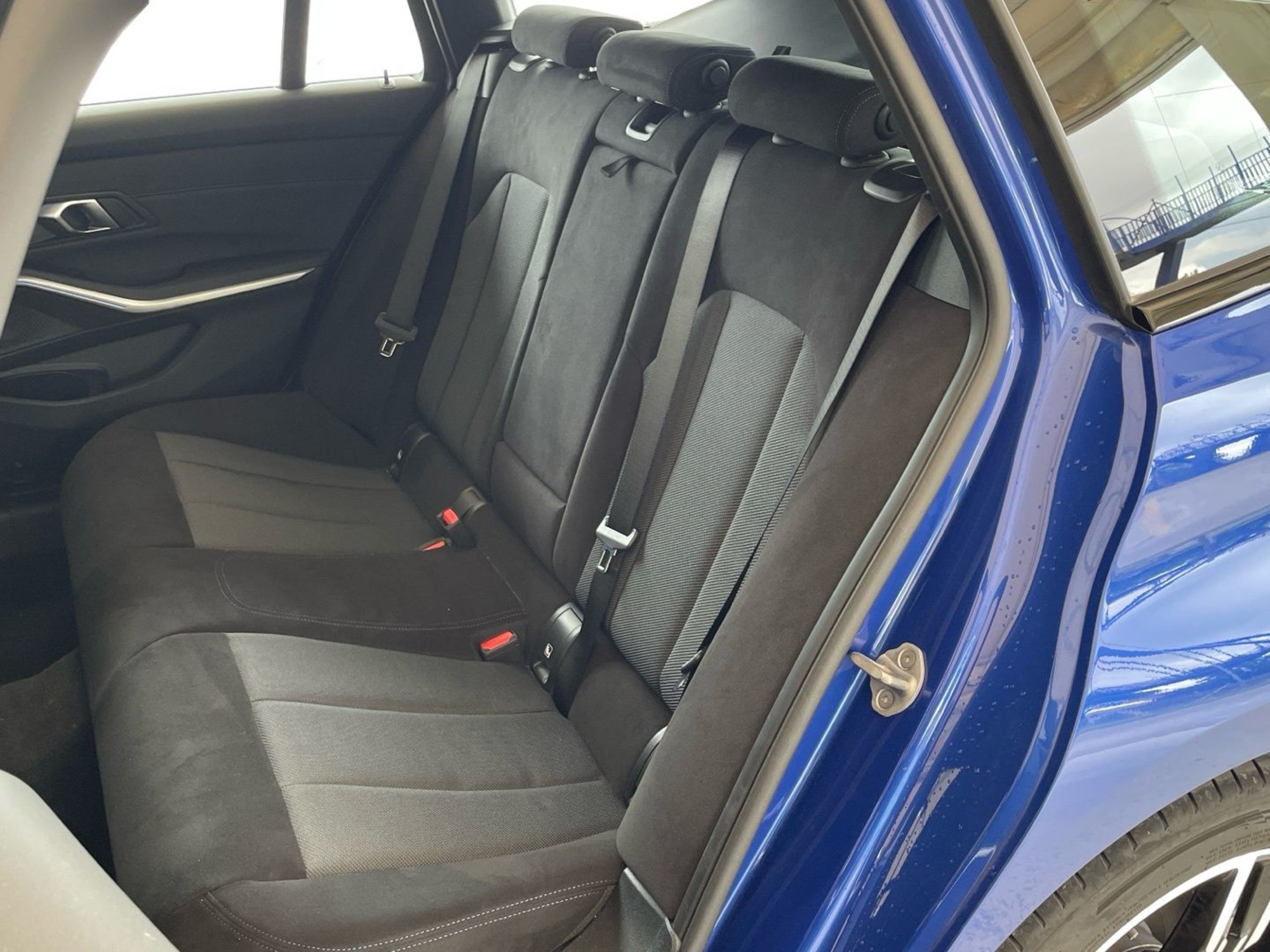 Renting BMW Serie 3 318d Touring 110 kW (150 CV) 13 1
