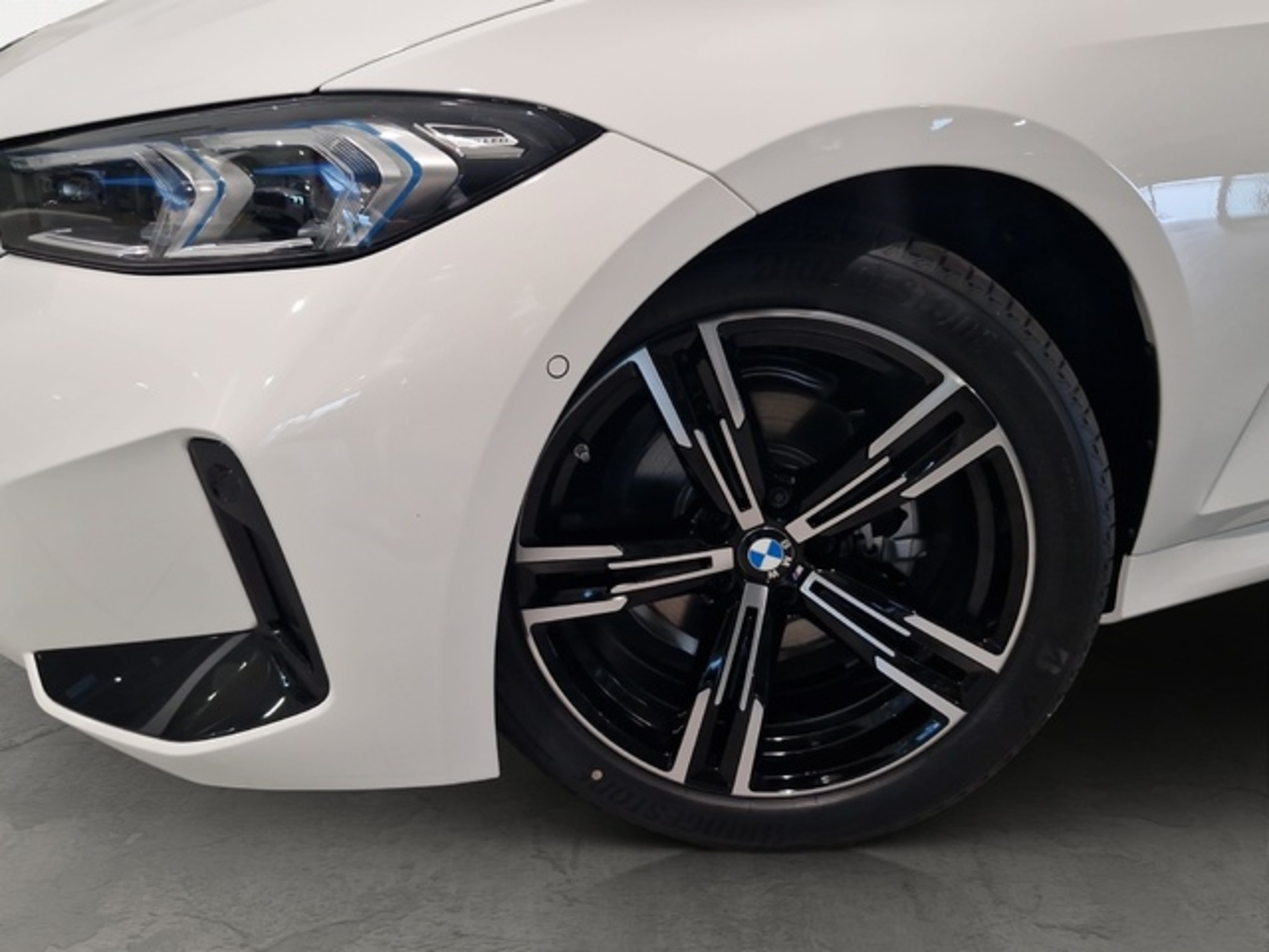 Renting BMW Serie 3 318d Touring 110 kW (150 CV) 14 4