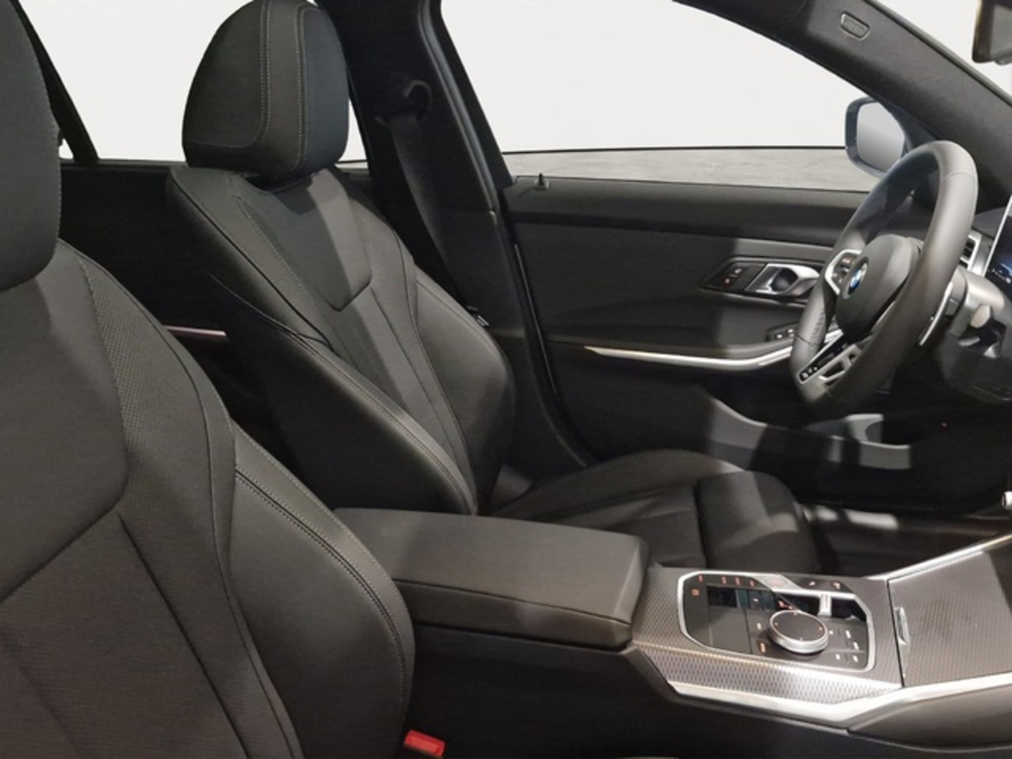 Renting BMW Serie 3 318d Touring 110 kW (150 CV) 14 4