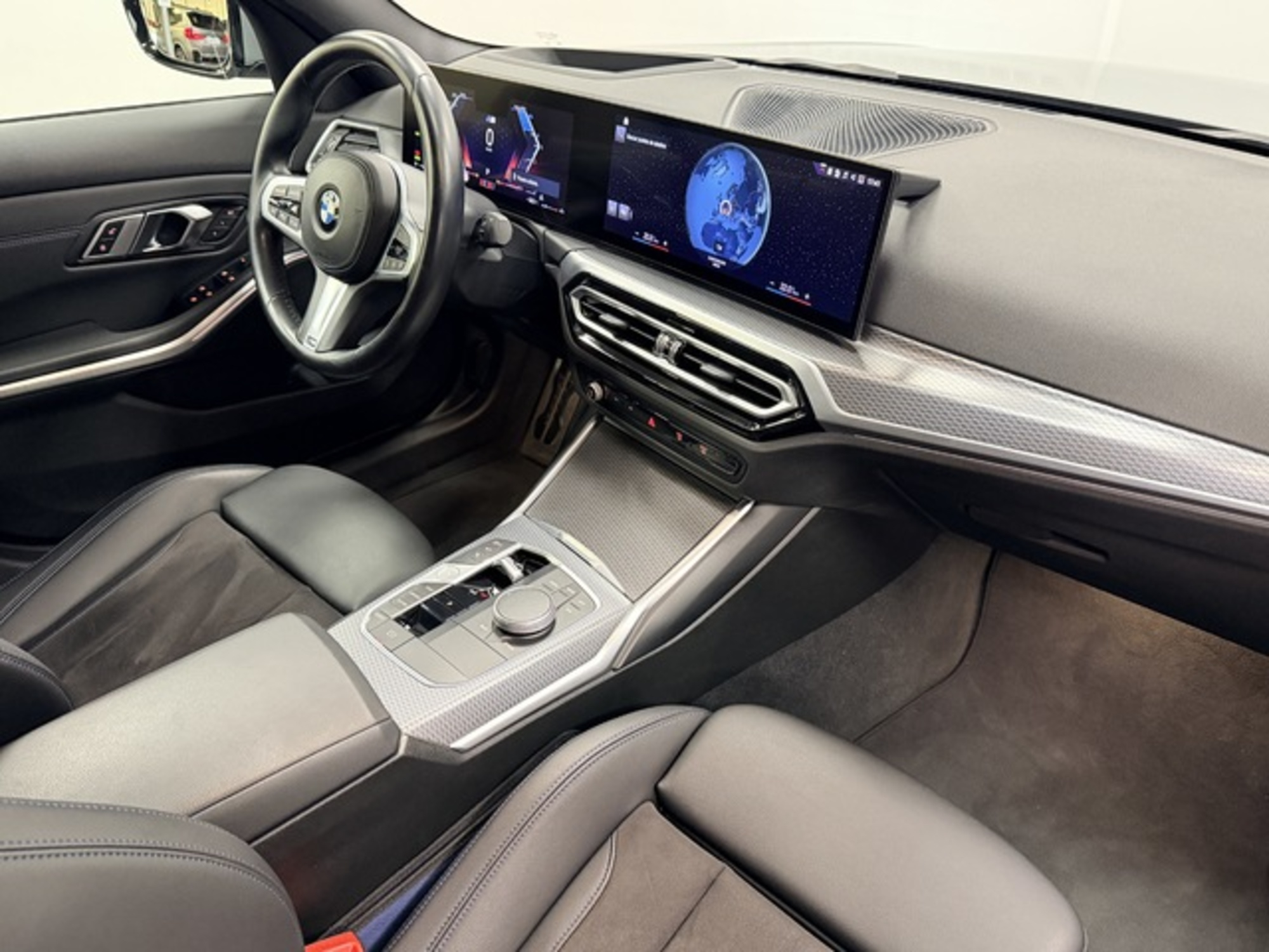 Renting BMW Serie 3 320d 140 kW (190 CV) 10 3