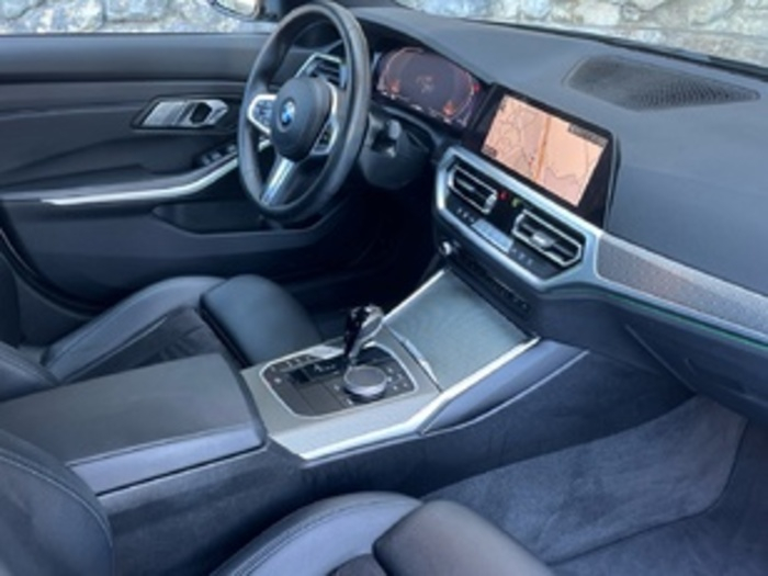 Renting BMW Serie 3 320d 140 kW (190 CV) 12 2
