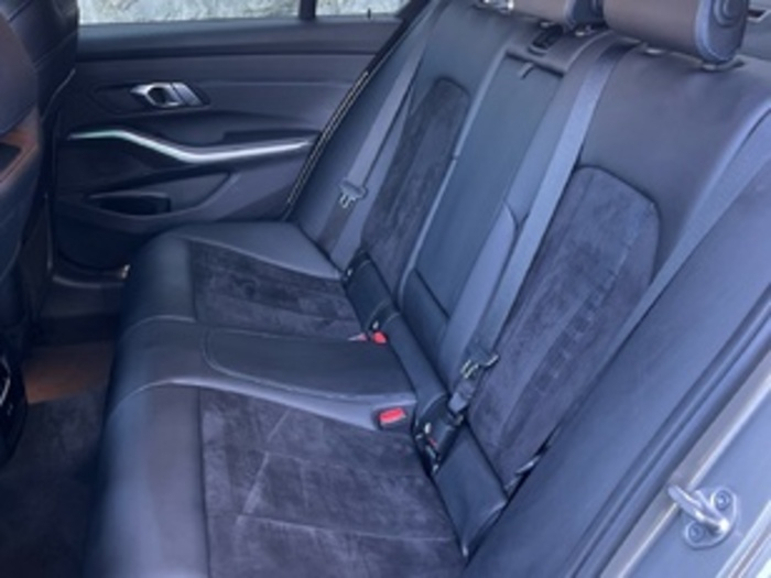 Renting BMW Serie 3 320d 140 kW (190 CV) 12 2