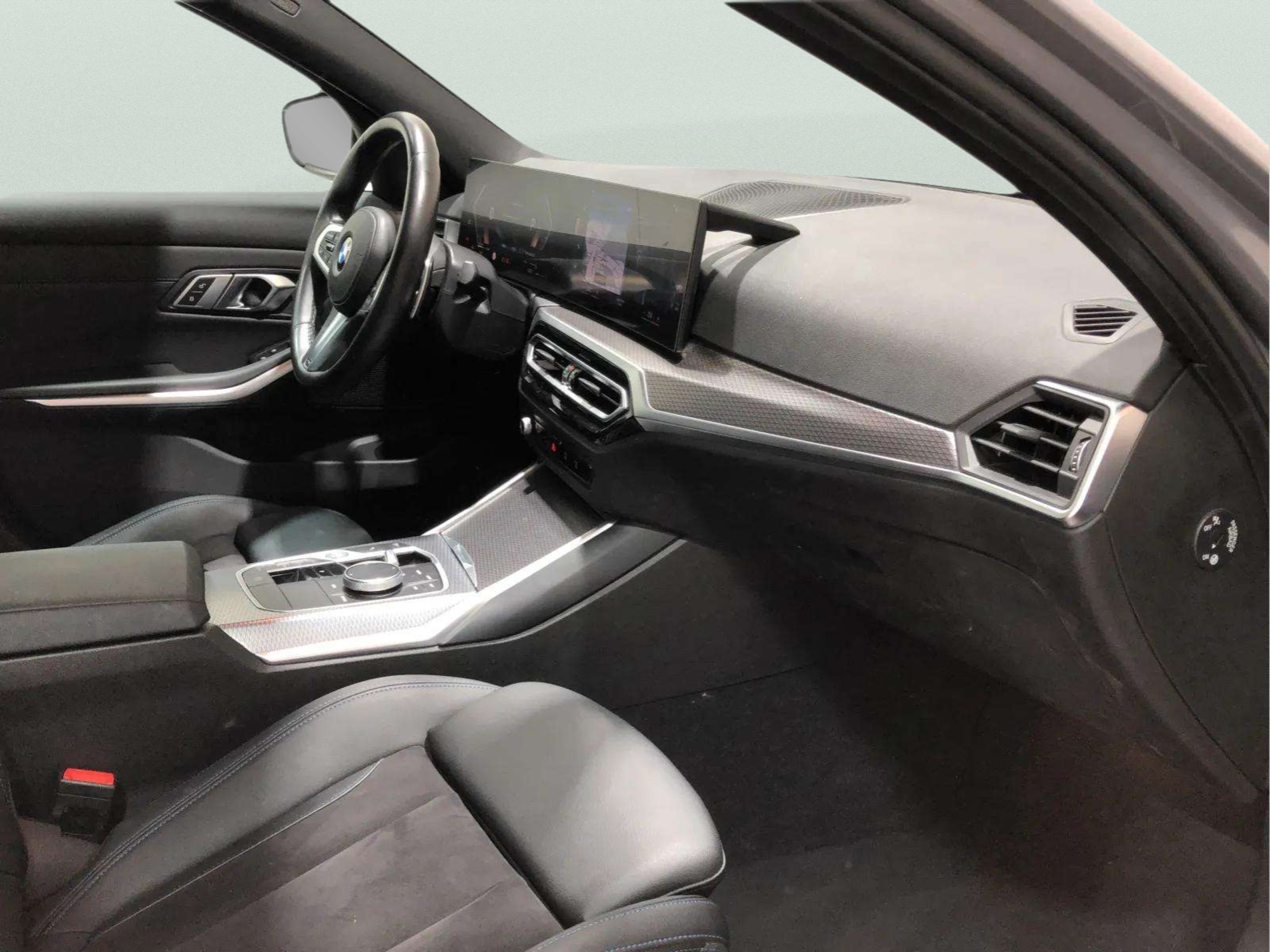 Renting BMW Serie 3 320d 140 kW (190 CV) 2 1