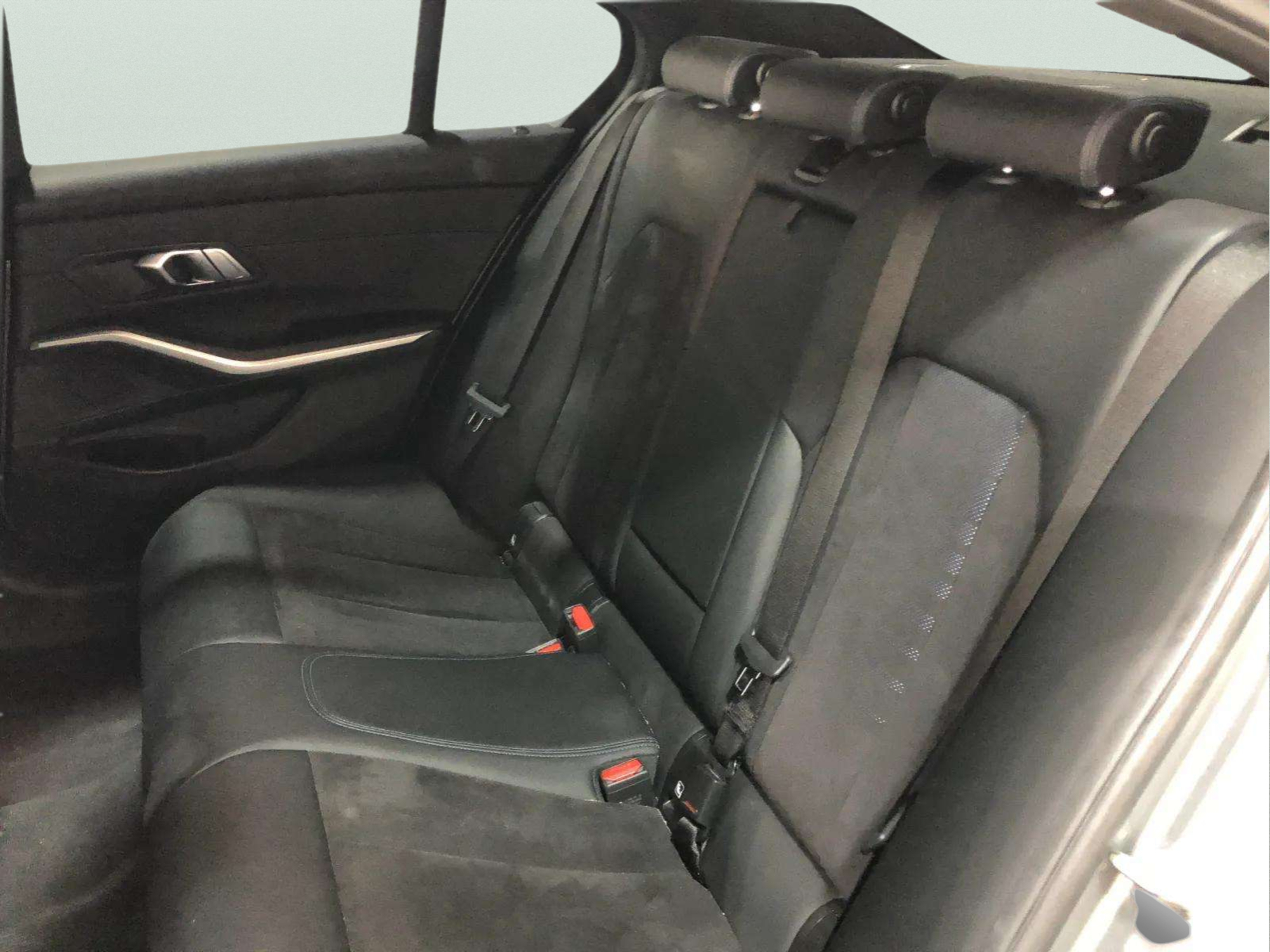 Renting BMW Serie 3 320d 140 kW (190 CV) 2 1