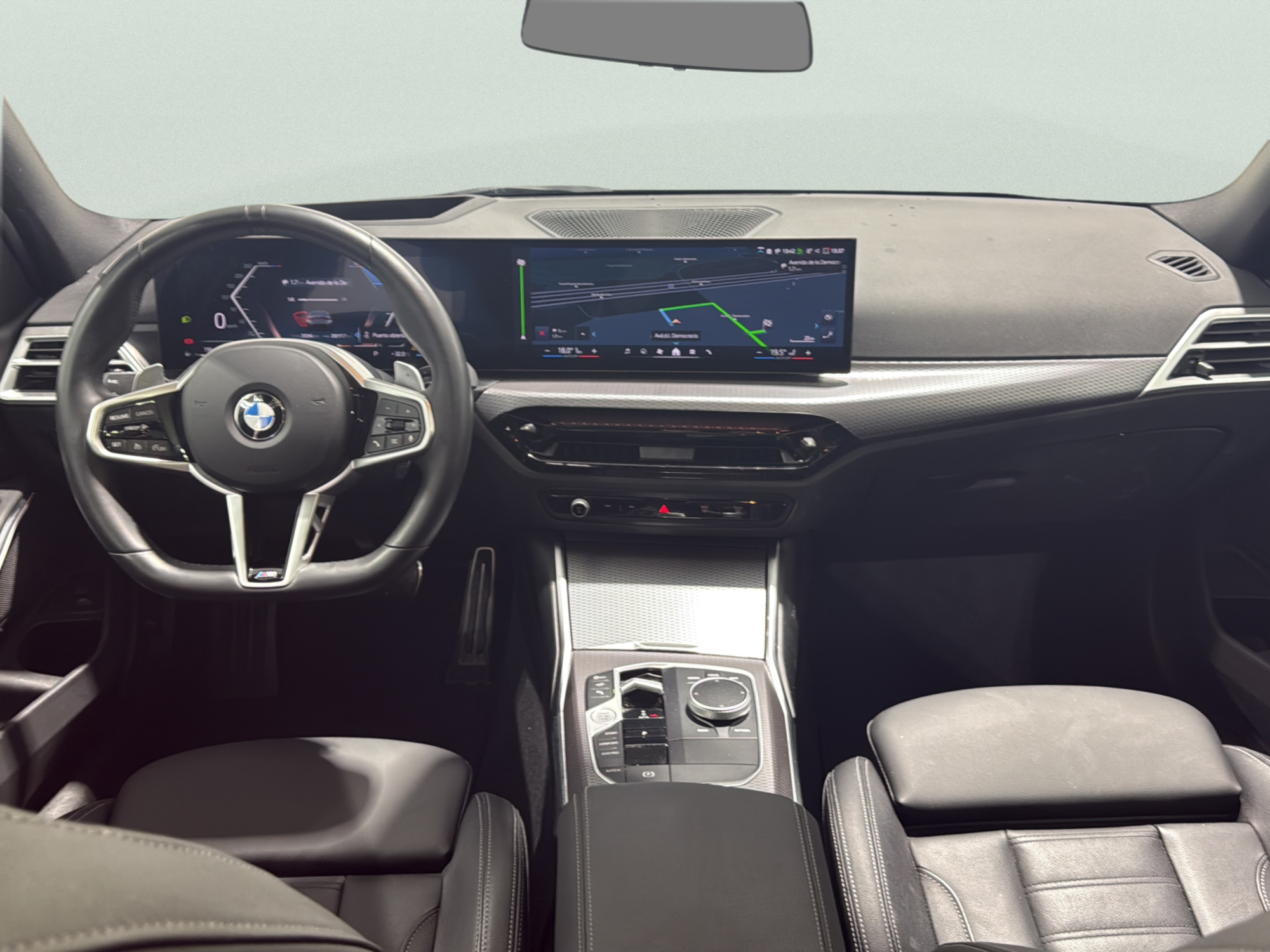 Renting BMW Serie 3 320d 140 kW (190 CV) 3 4