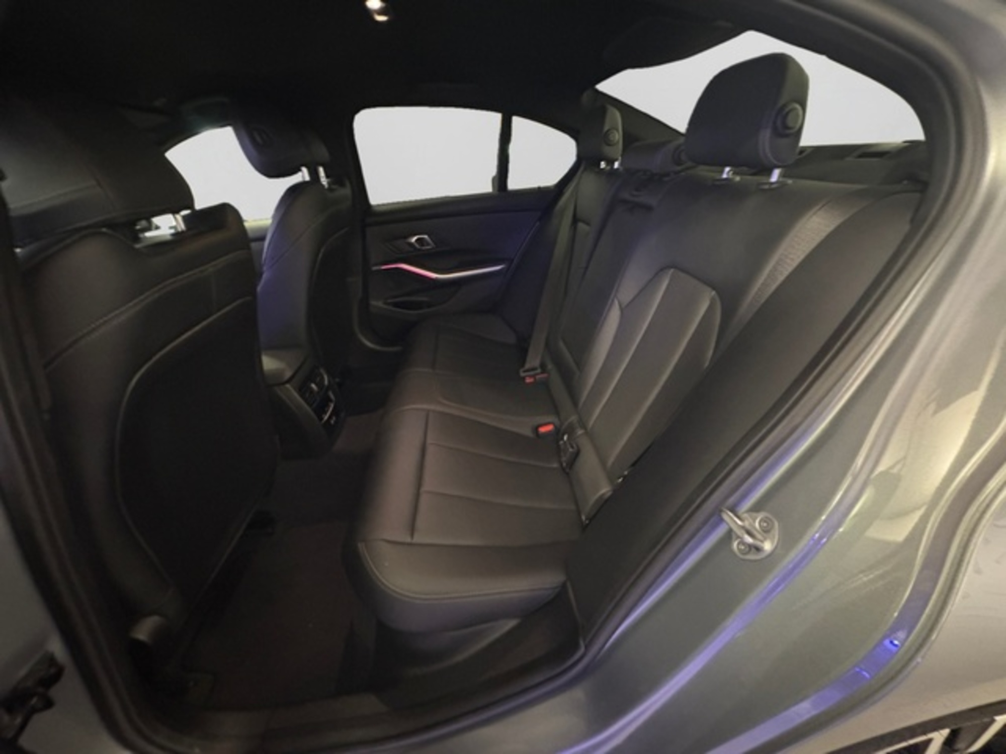 Renting BMW Serie 3 320d 140 kW (190 CV) 5 3
