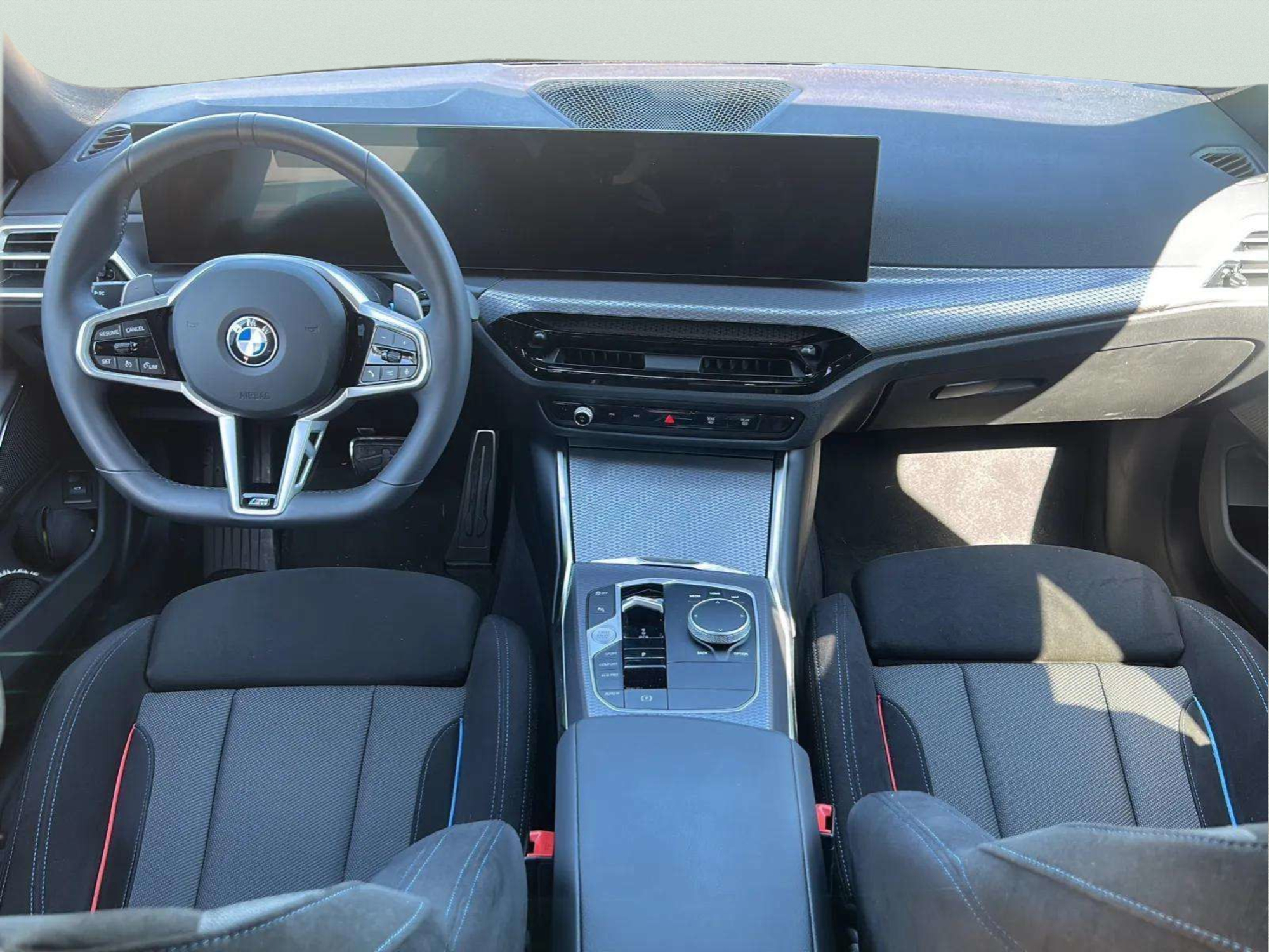 Renting BMW Serie 3 320d Touring 140 kW (190 CV) 1 2