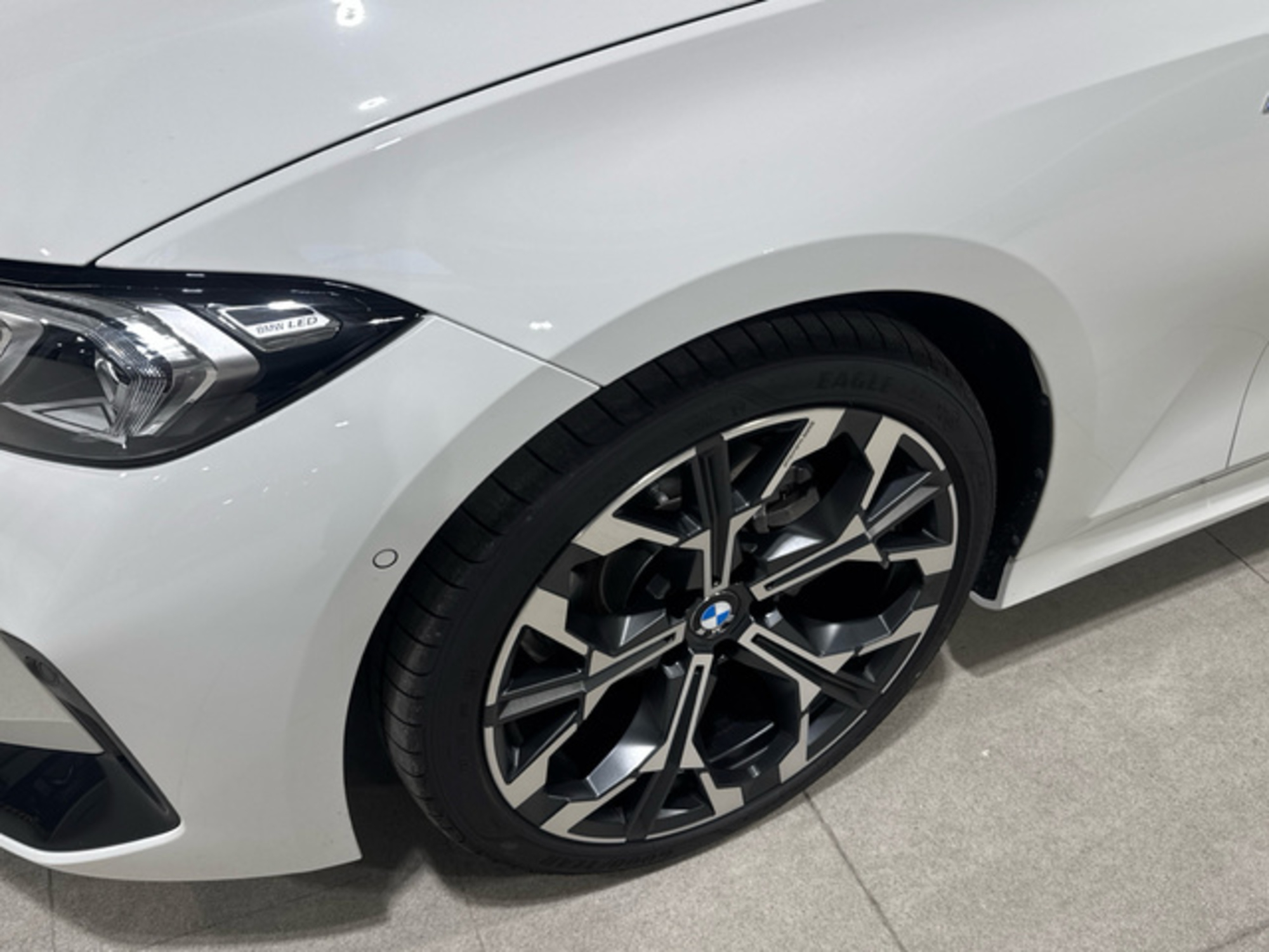Renting BMW Serie 3 320d Touring 140 kW (190 CV) 2 4