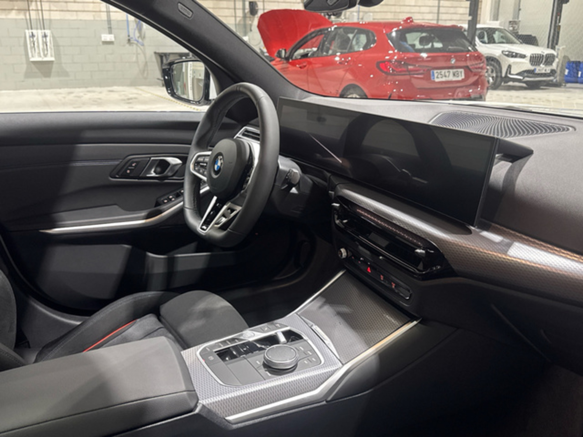 Renting BMW Serie 3 320d Touring 140 kW (190 CV) 2 4