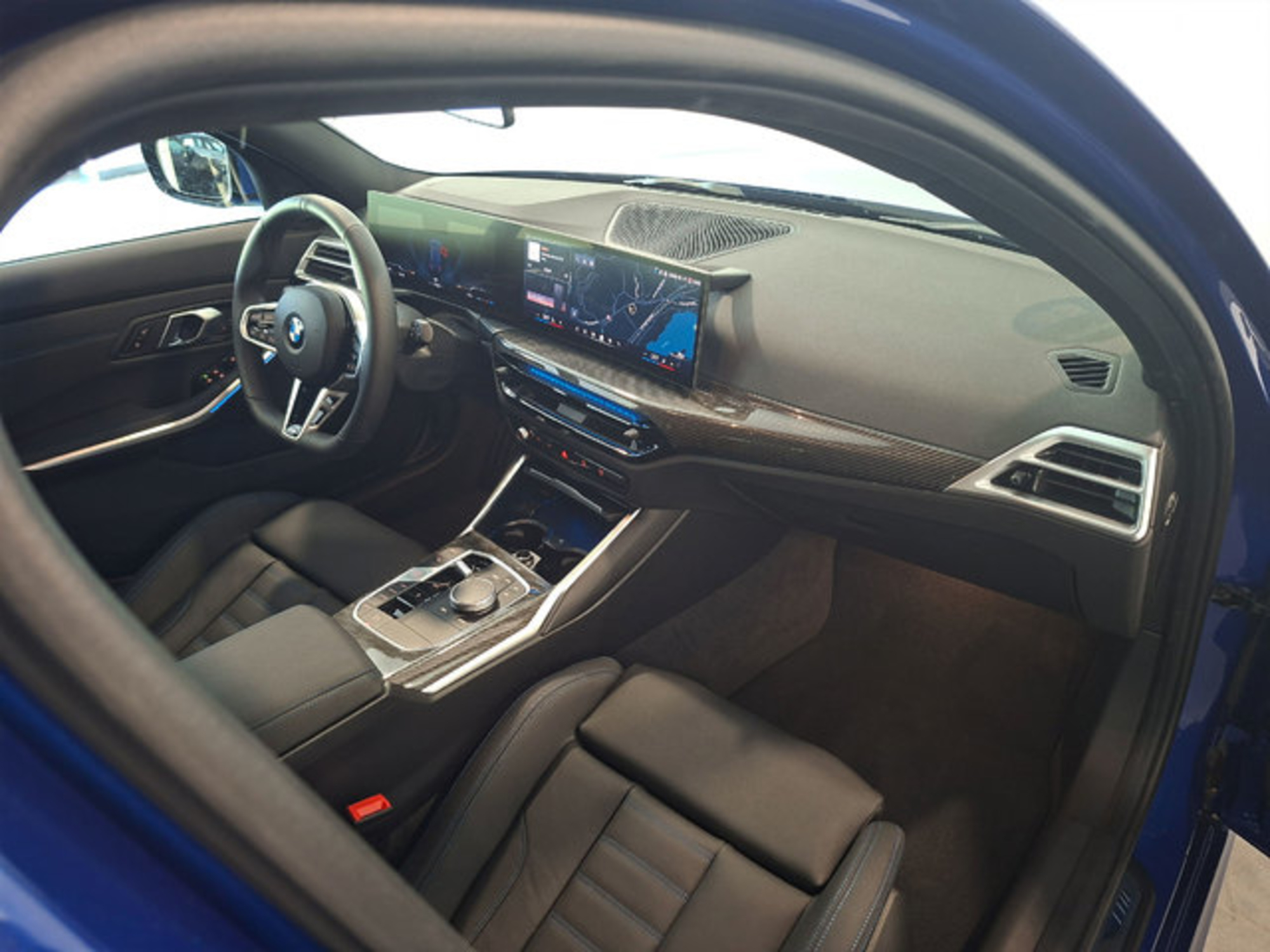 Renting BMW Serie 3 320d Touring 140 kW (190 CV) 9