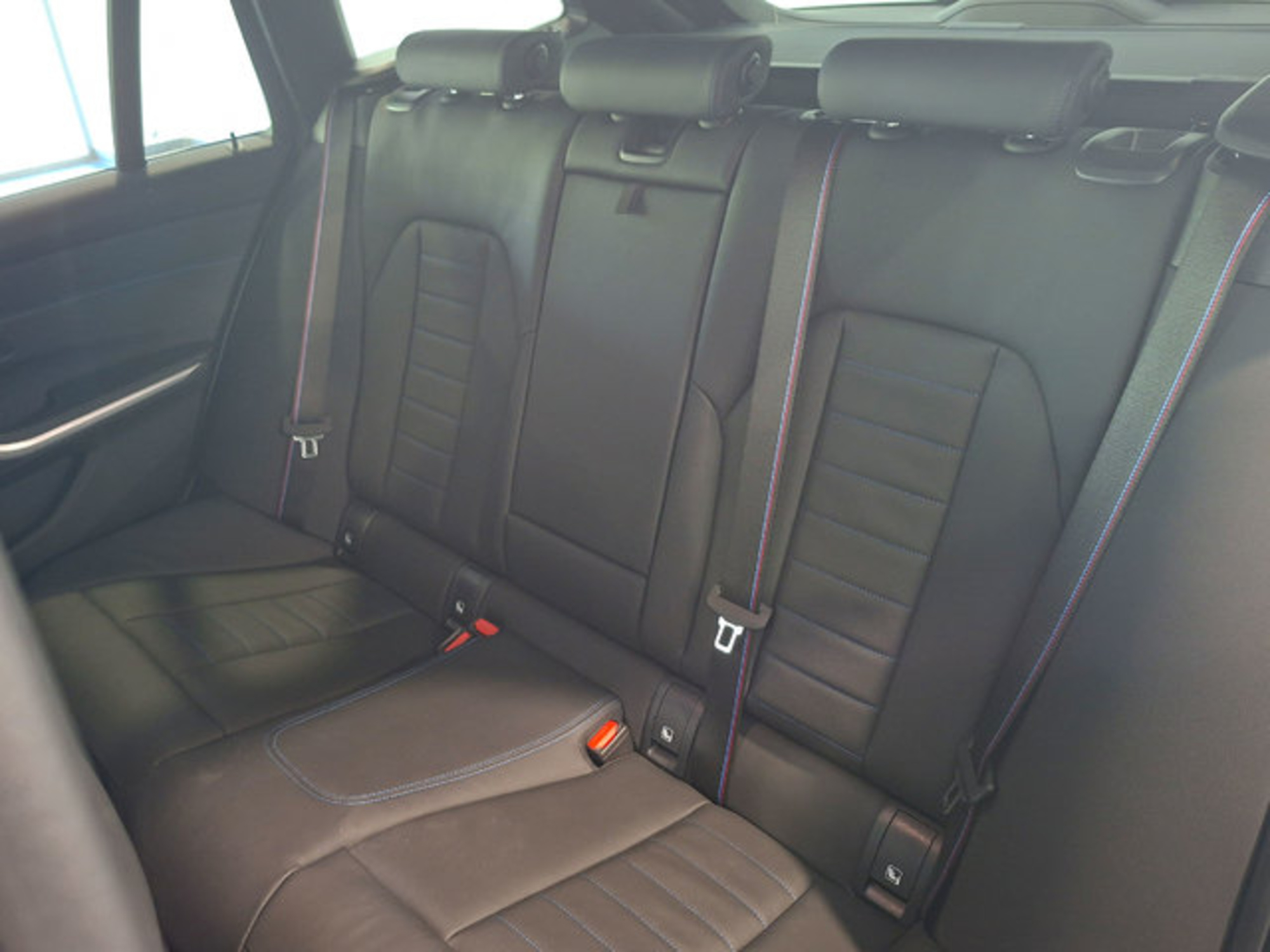 Renting BMW Serie 3 320d Touring 140 kW (190 CV) 9