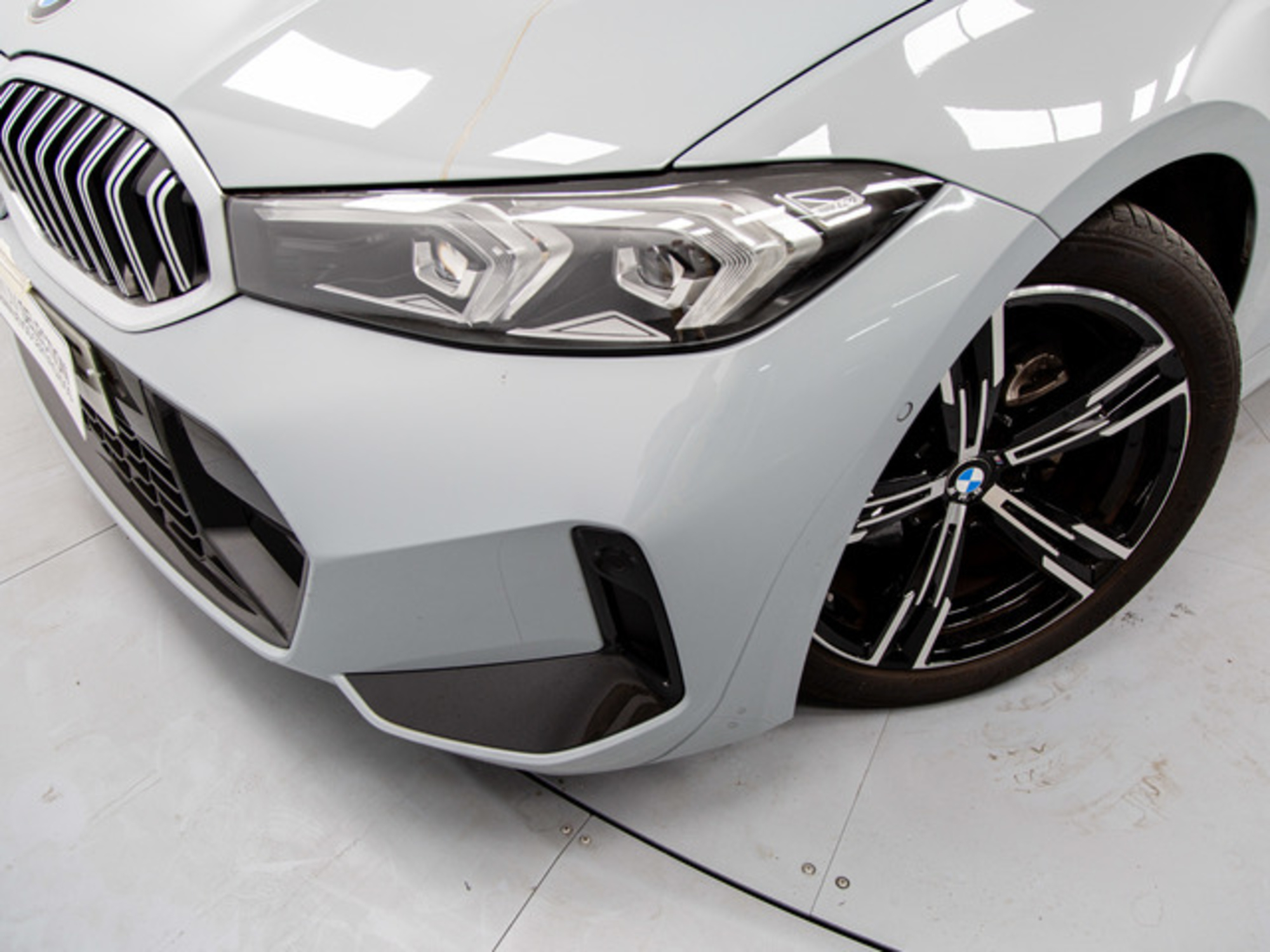 Renting BMW Serie 3 320d Touring 140 kW (190 CV) 9 1