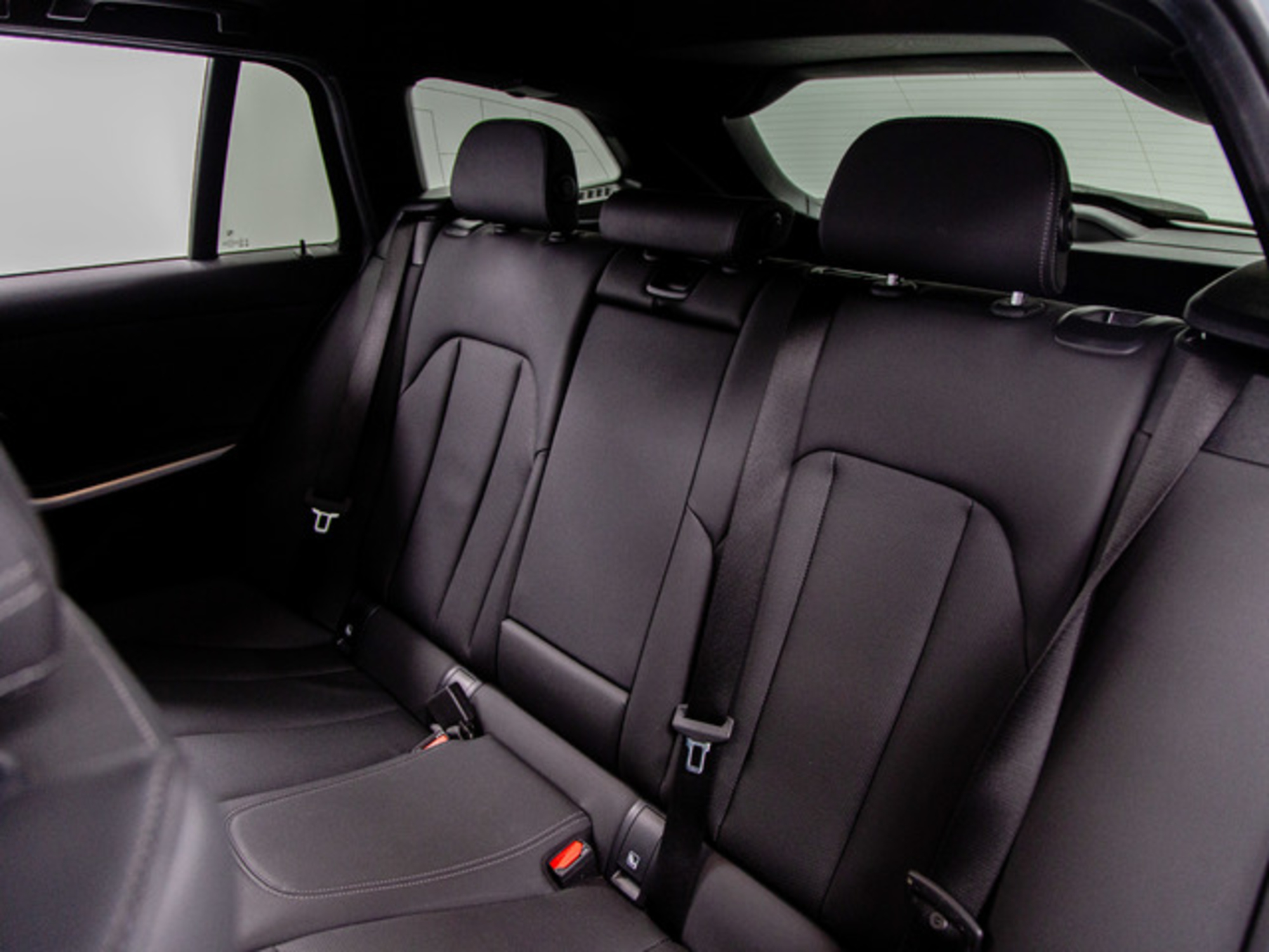 Renting BMW Serie 3 320d Touring 140 kW (190 CV) 9 1