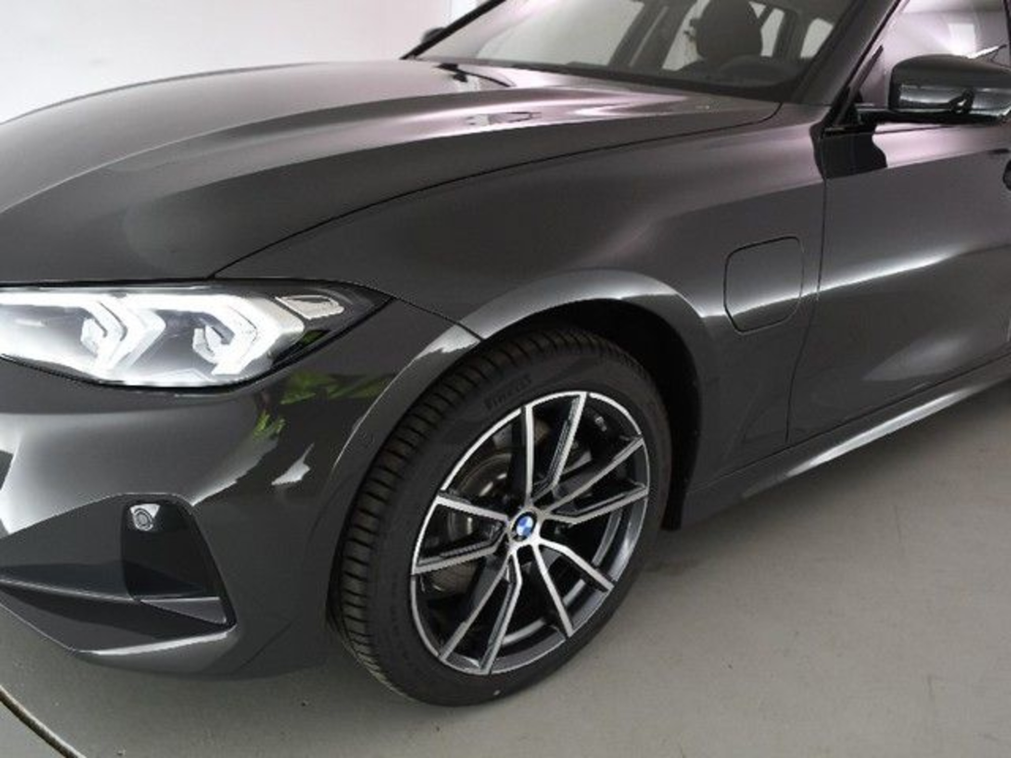 Renting BMW Serie 3 330e xDrive Touring 215 kW (292 CV) 5