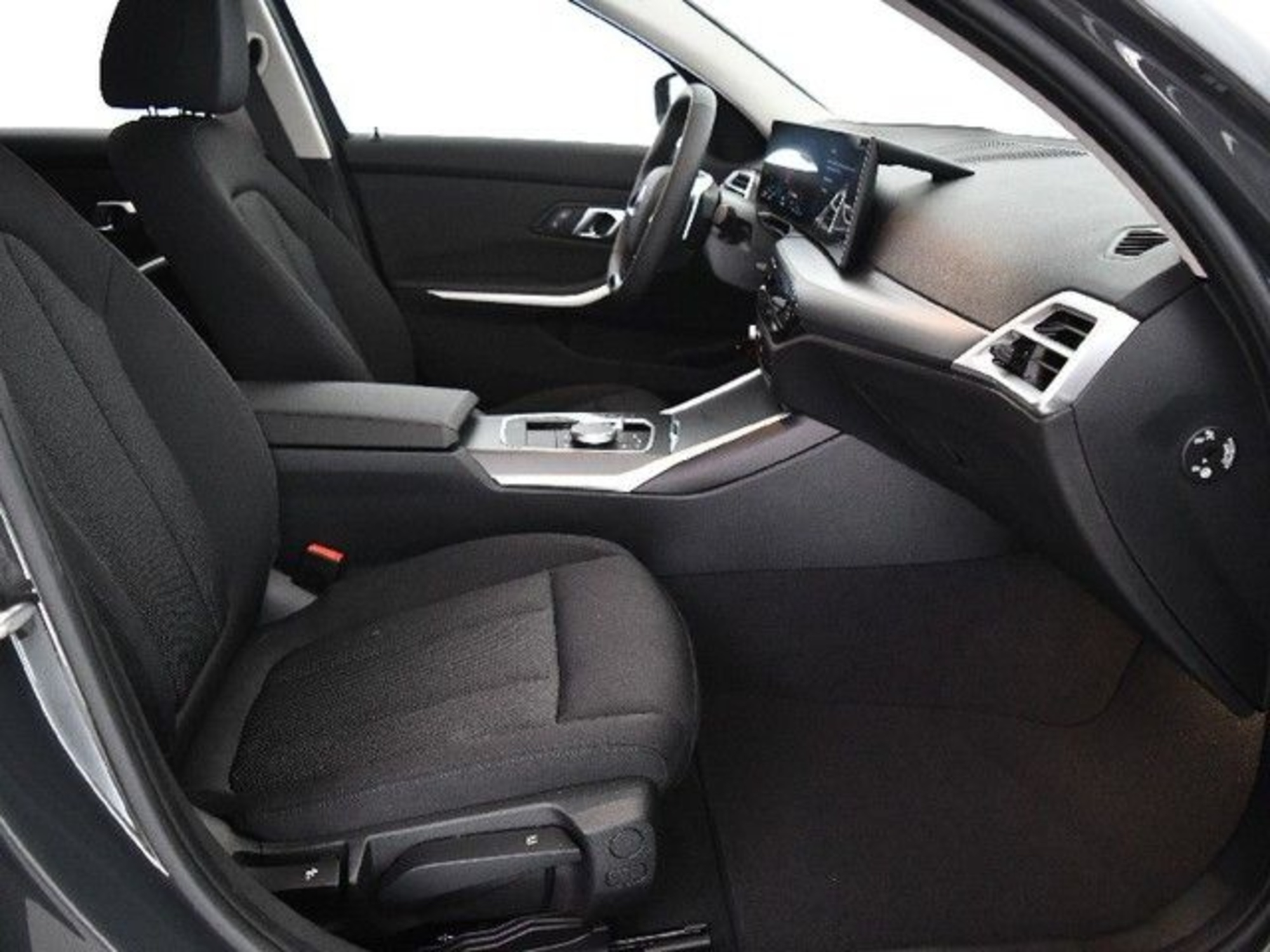 Renting BMW Serie 3 330e xDrive Touring 215 kW (292 CV) 5