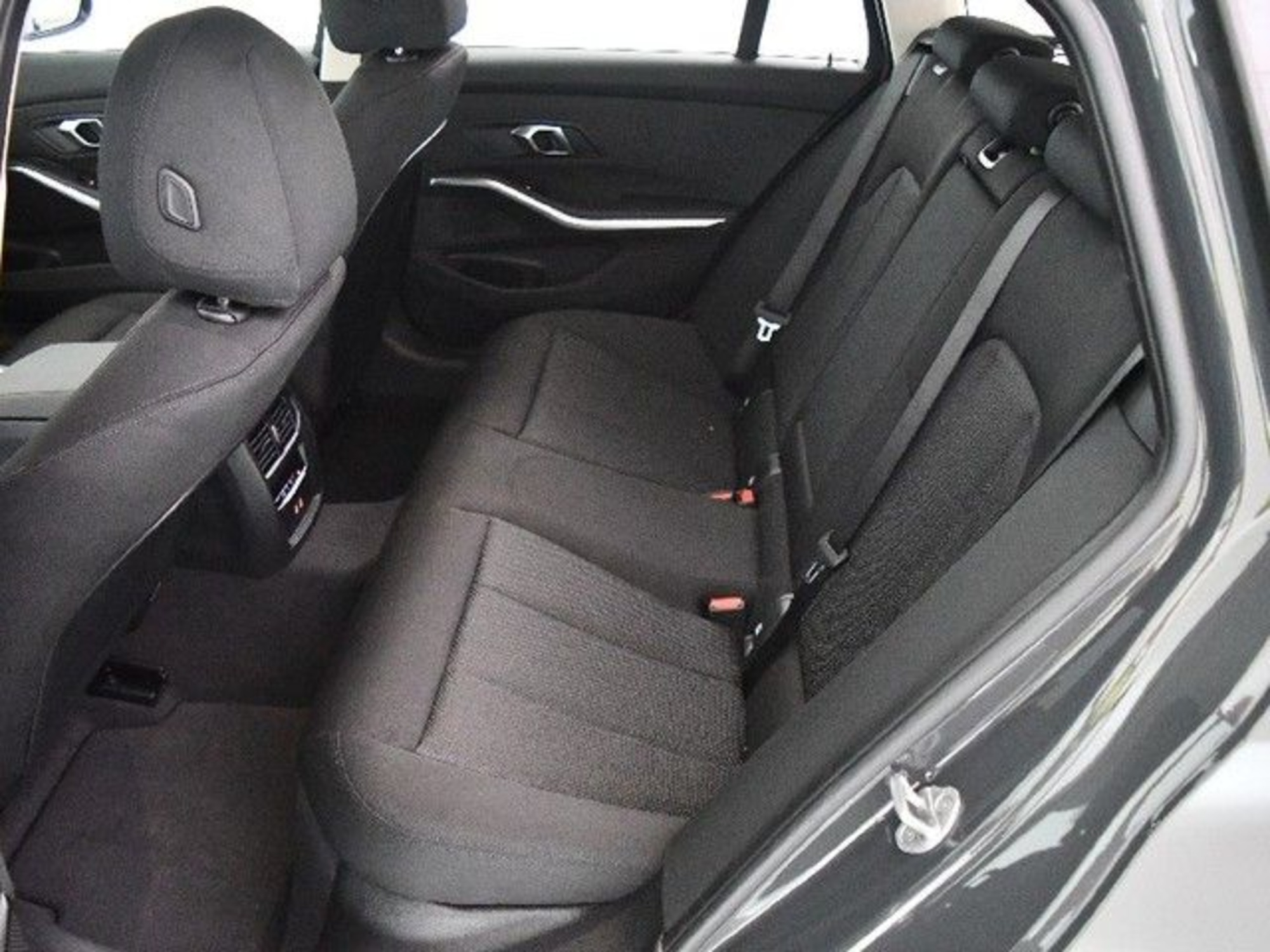 Renting BMW Serie 3 330e xDrive Touring 215 kW (292 CV) 5
