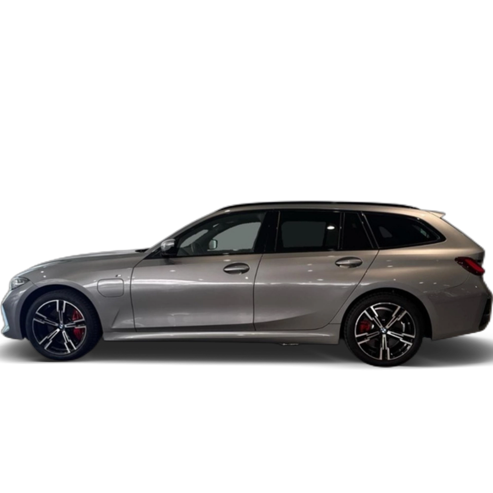 Renting BMW Serie 3 330e xDrive Touring 215 kW (292 CV) 7 1