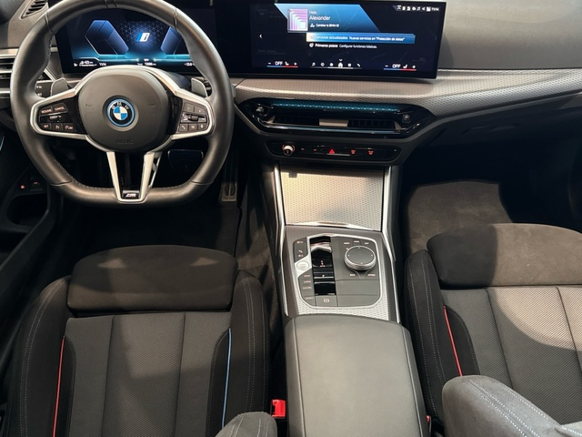 Renting BMW Serie 3 330e xDrive Touring 215 kW (292 CV) 7 1