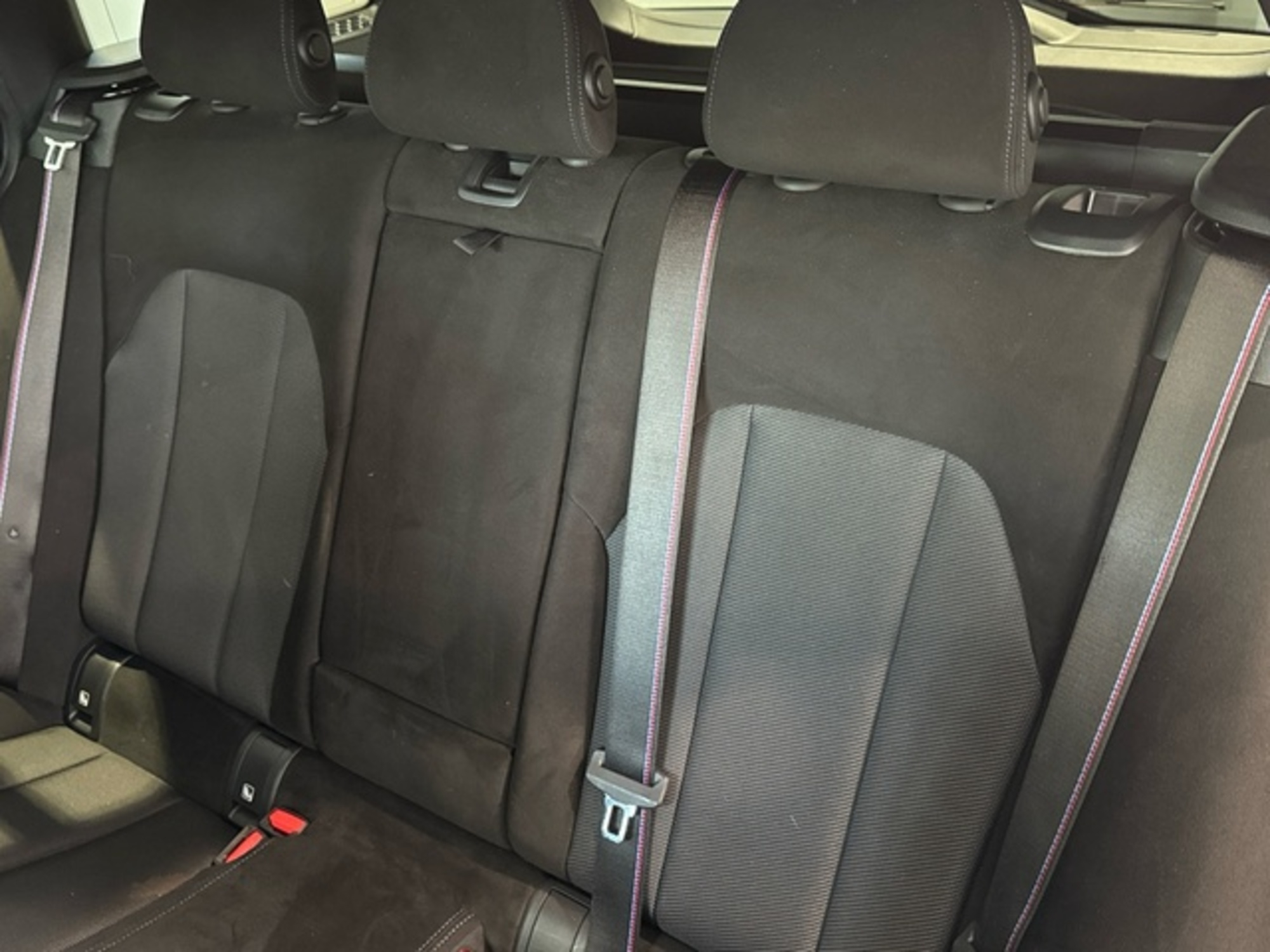 Renting BMW Serie 3 330e xDrive Touring 215 kW (292 CV) 7 1
