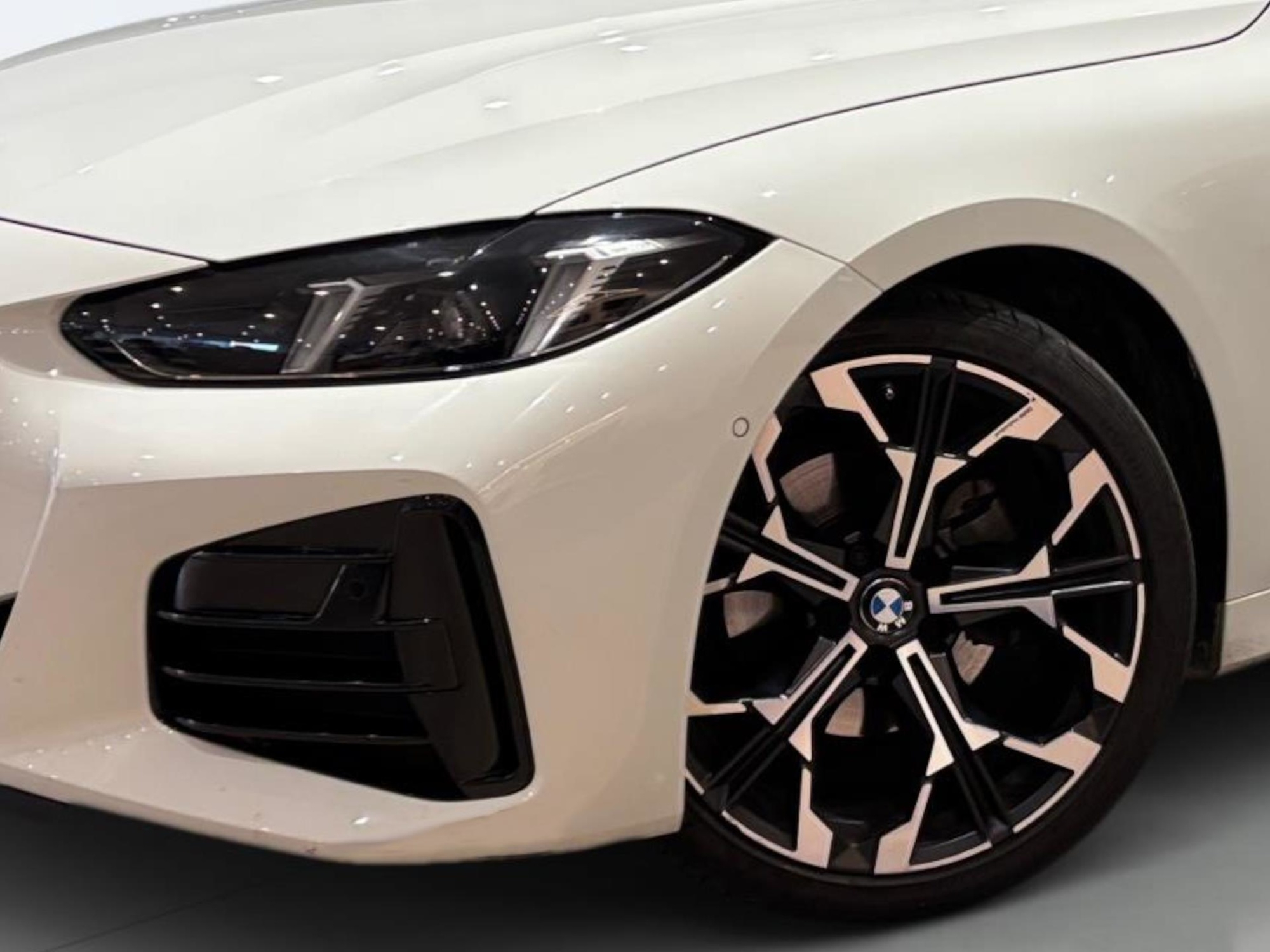 Renting BMW Serie 4 420d Cabrio 140 kW (190 CV) 3