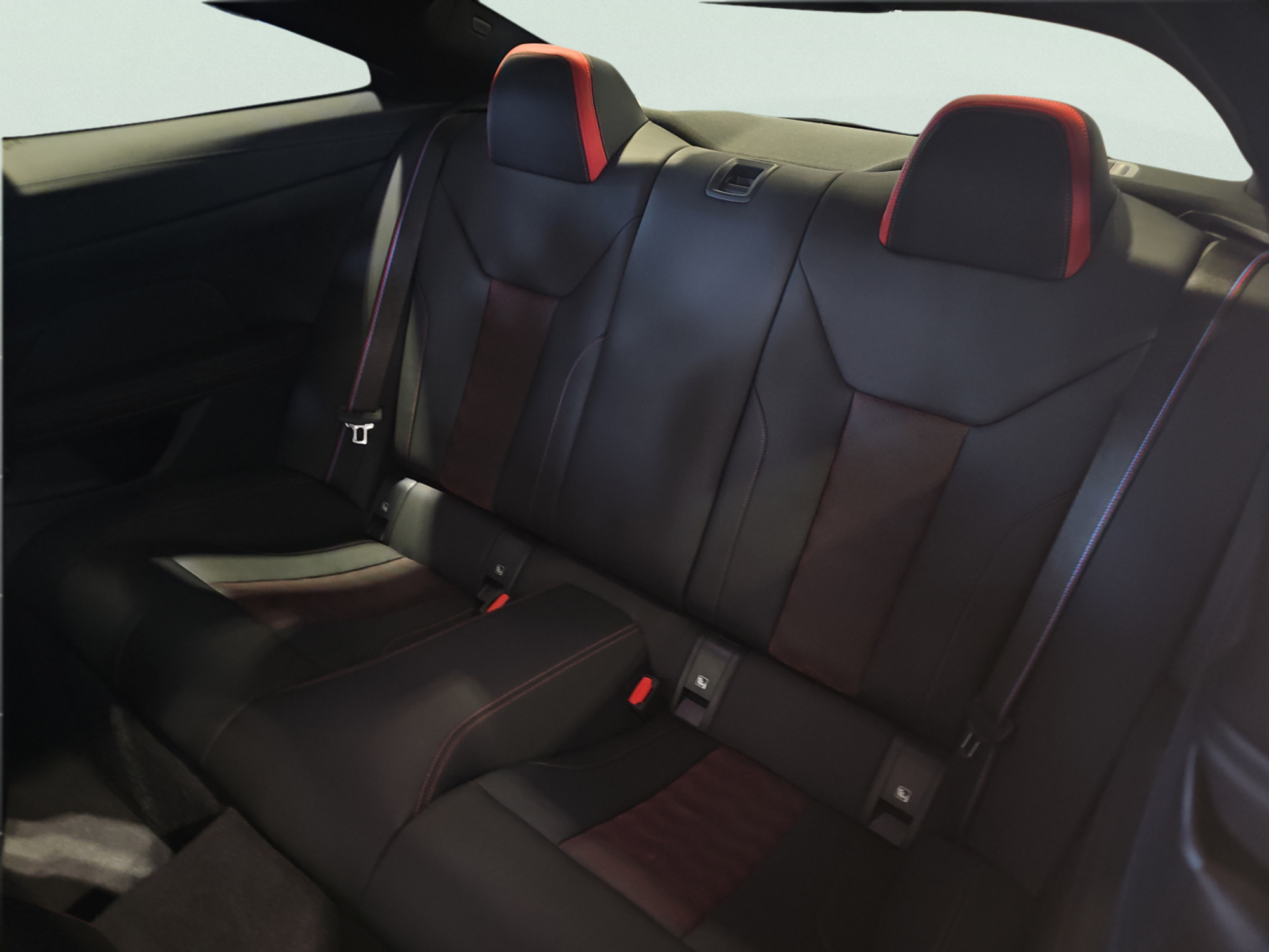 Renting BMW Serie 4 M4 CS Coupe 405 kW (551 CV)