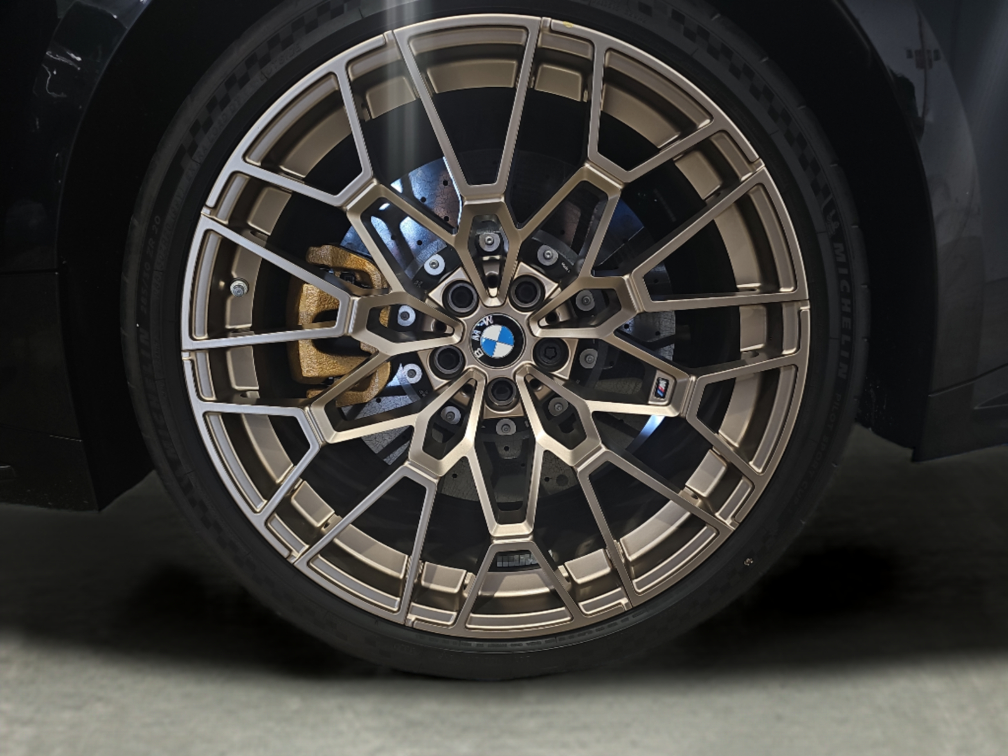 Renting BMW Serie 4 M4 CS Coupe 405 kW (551 CV)