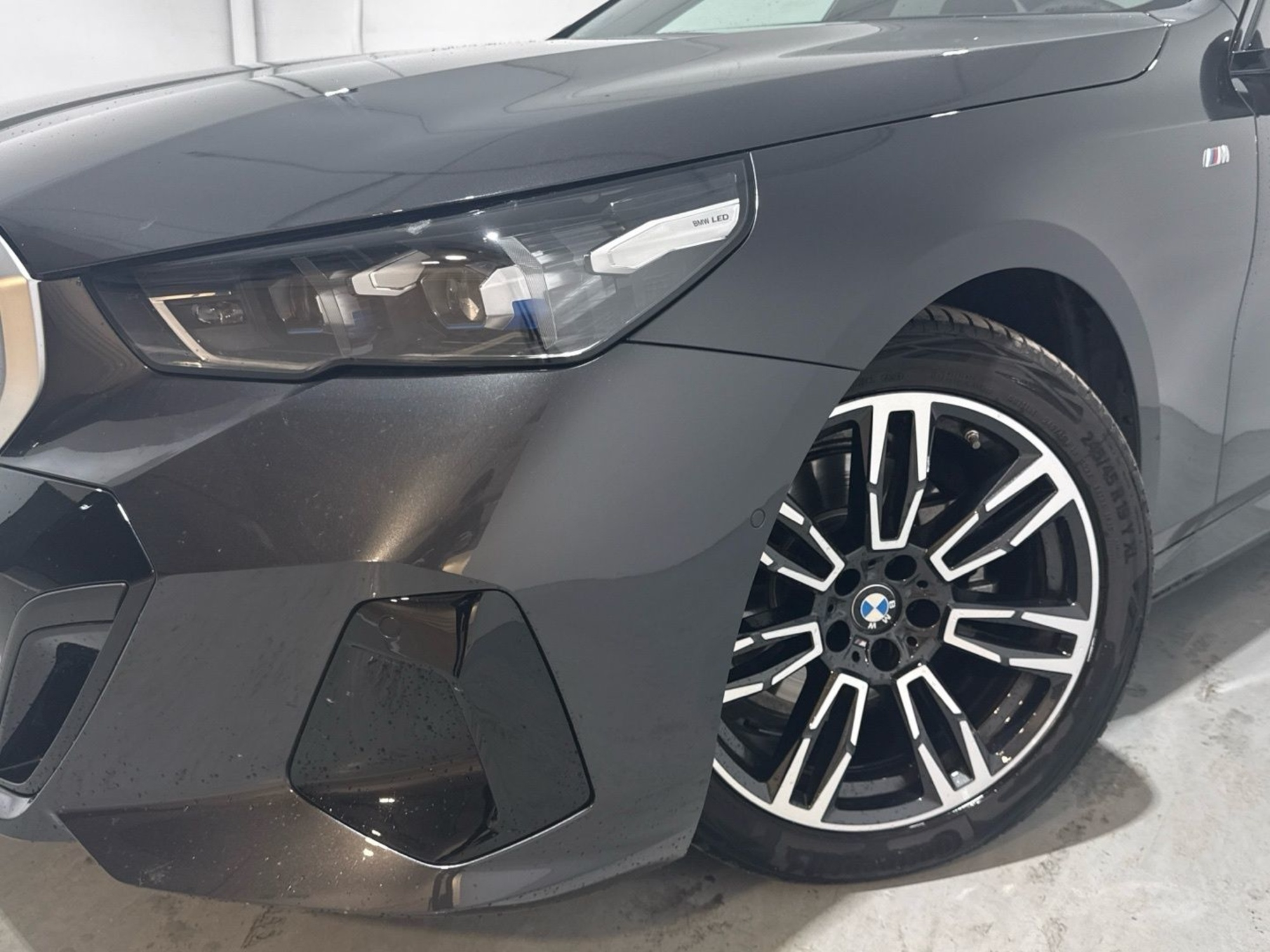 Renting BMW Serie 5 520d 145 kW (197 CV) 3