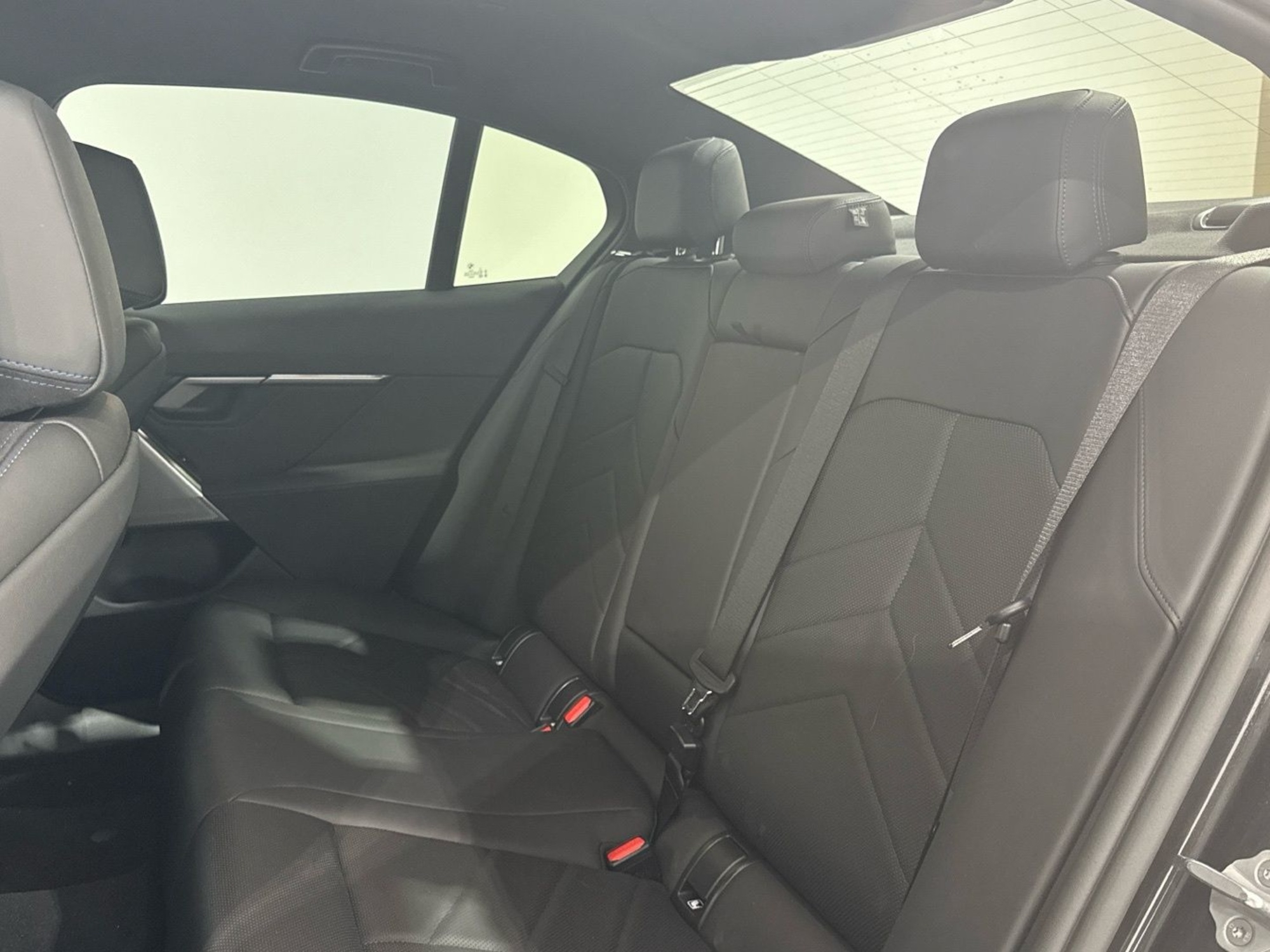 Renting BMW Serie 5 520d 145 kW (197 CV) 3