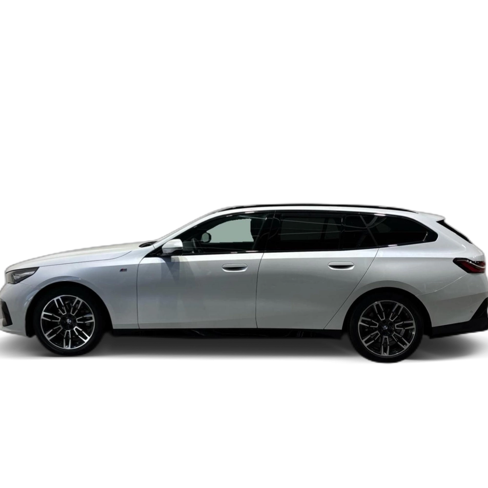 Renting BMW Serie 5 520d Touring 145 kW (197 CV) 1