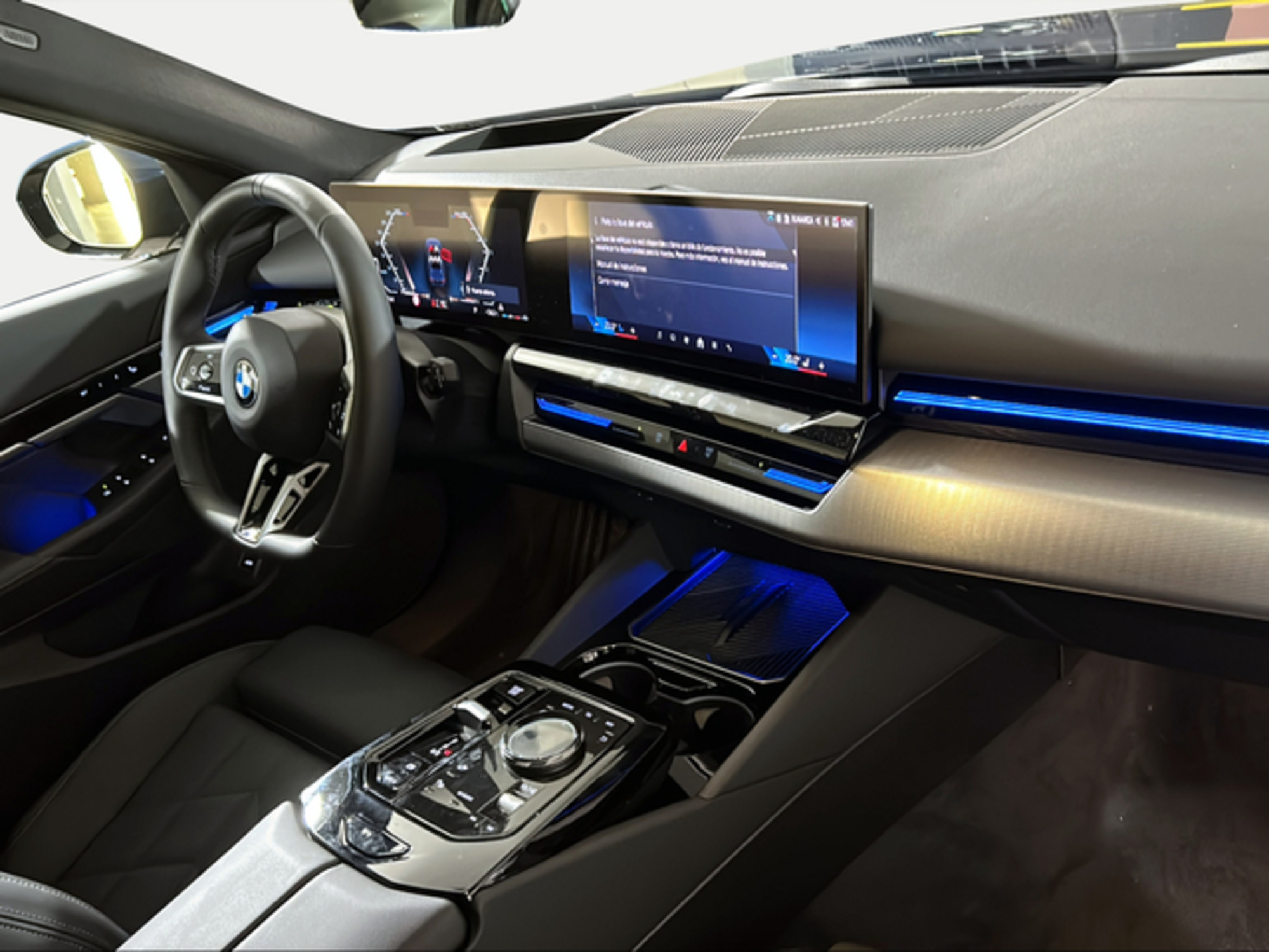 Renting BMW Serie 5 520d Touring 145 kW (197 CV) 1 1