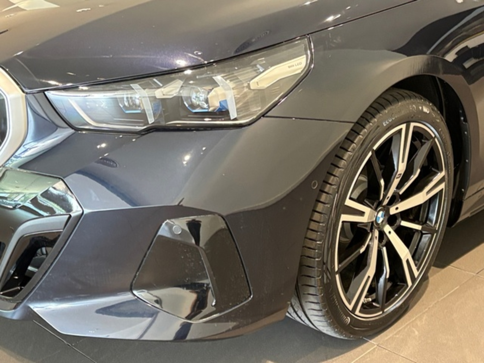 Renting BMW Serie 5 520d xDrive 145 kW (197 CV)