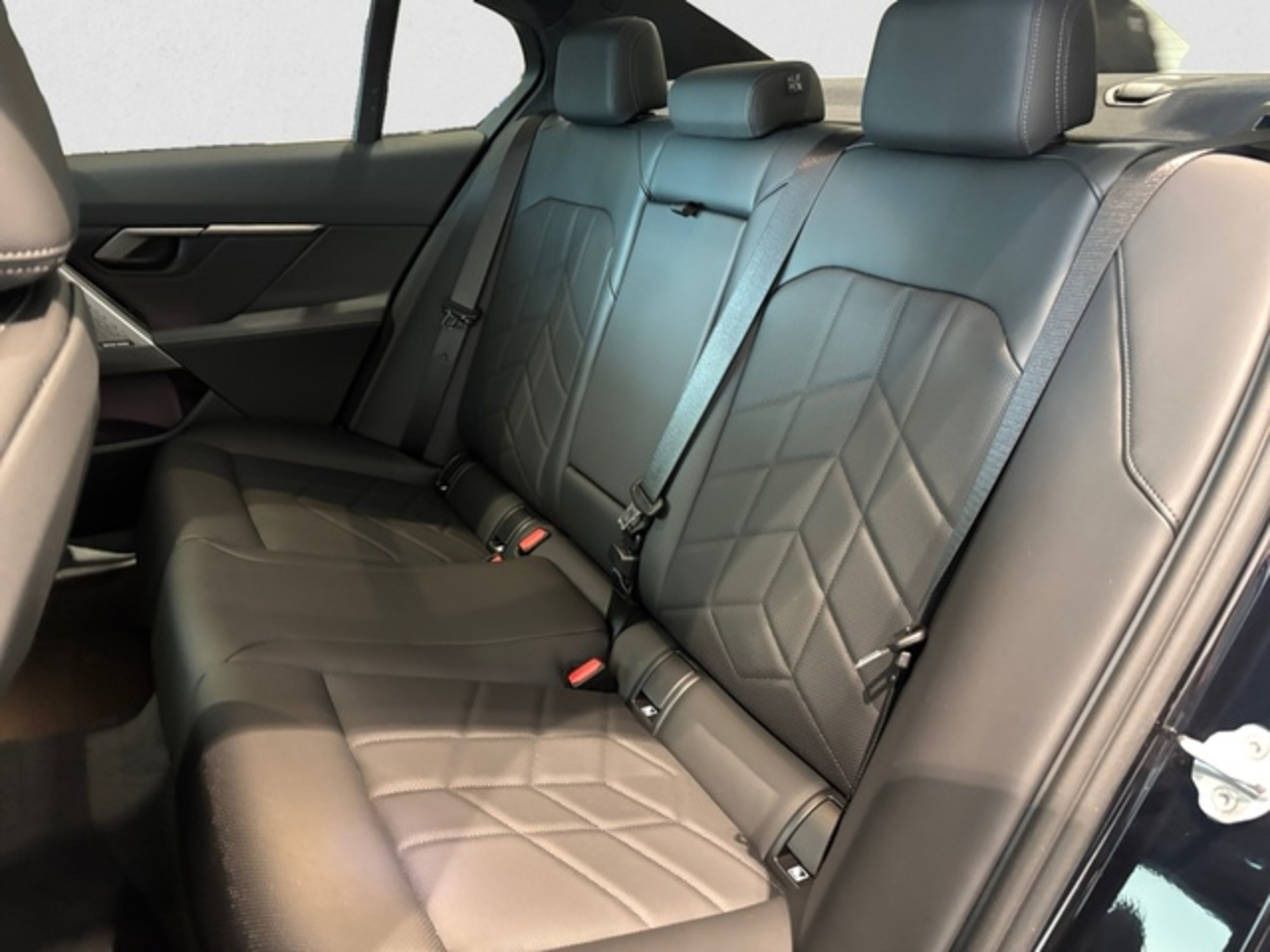 Renting BMW Serie 5 520d xDrive 145 kW (197 CV)