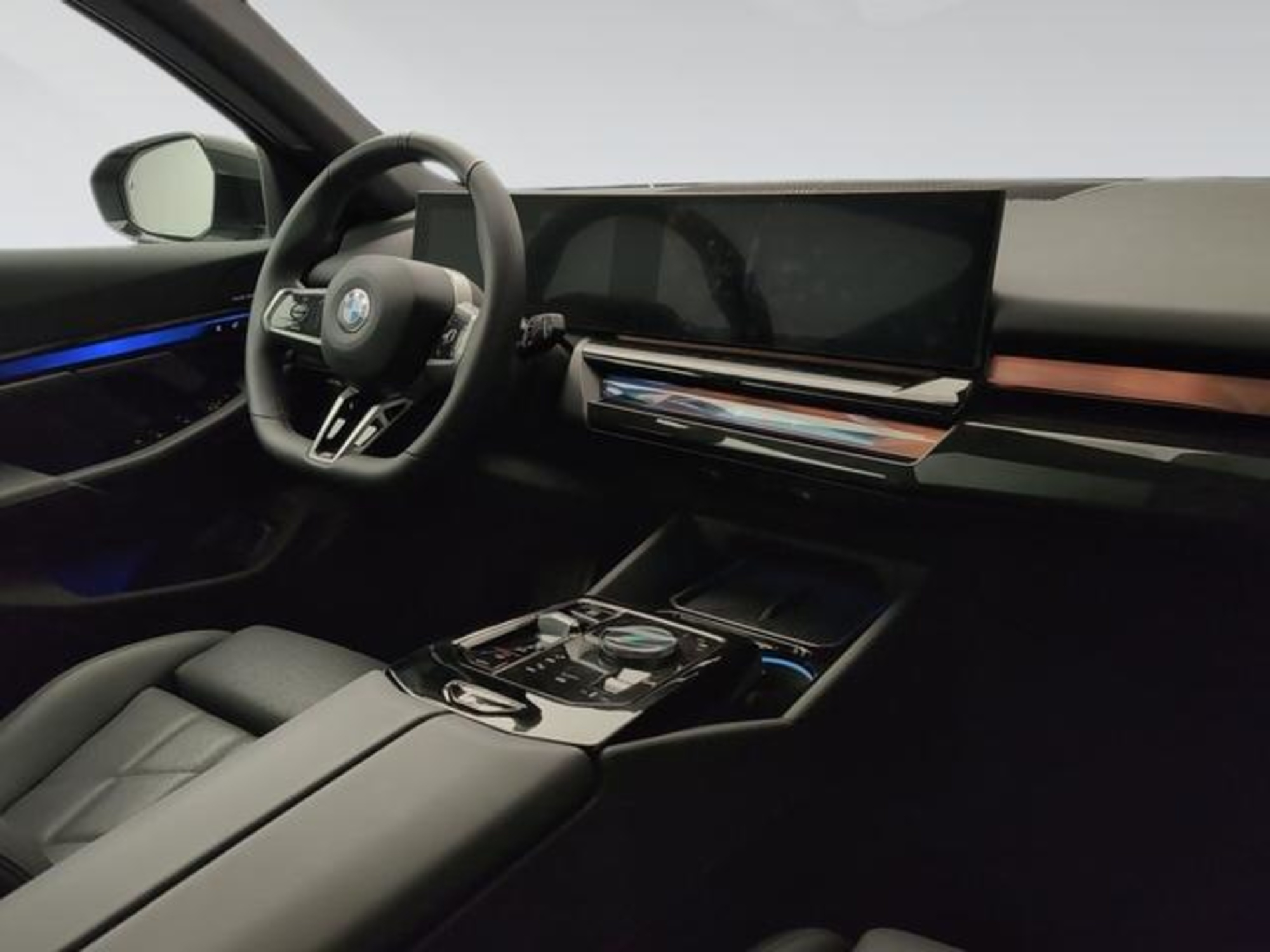 Renting BMW Serie 5 520d xDrive Touring 145 kW (197 CV) 2