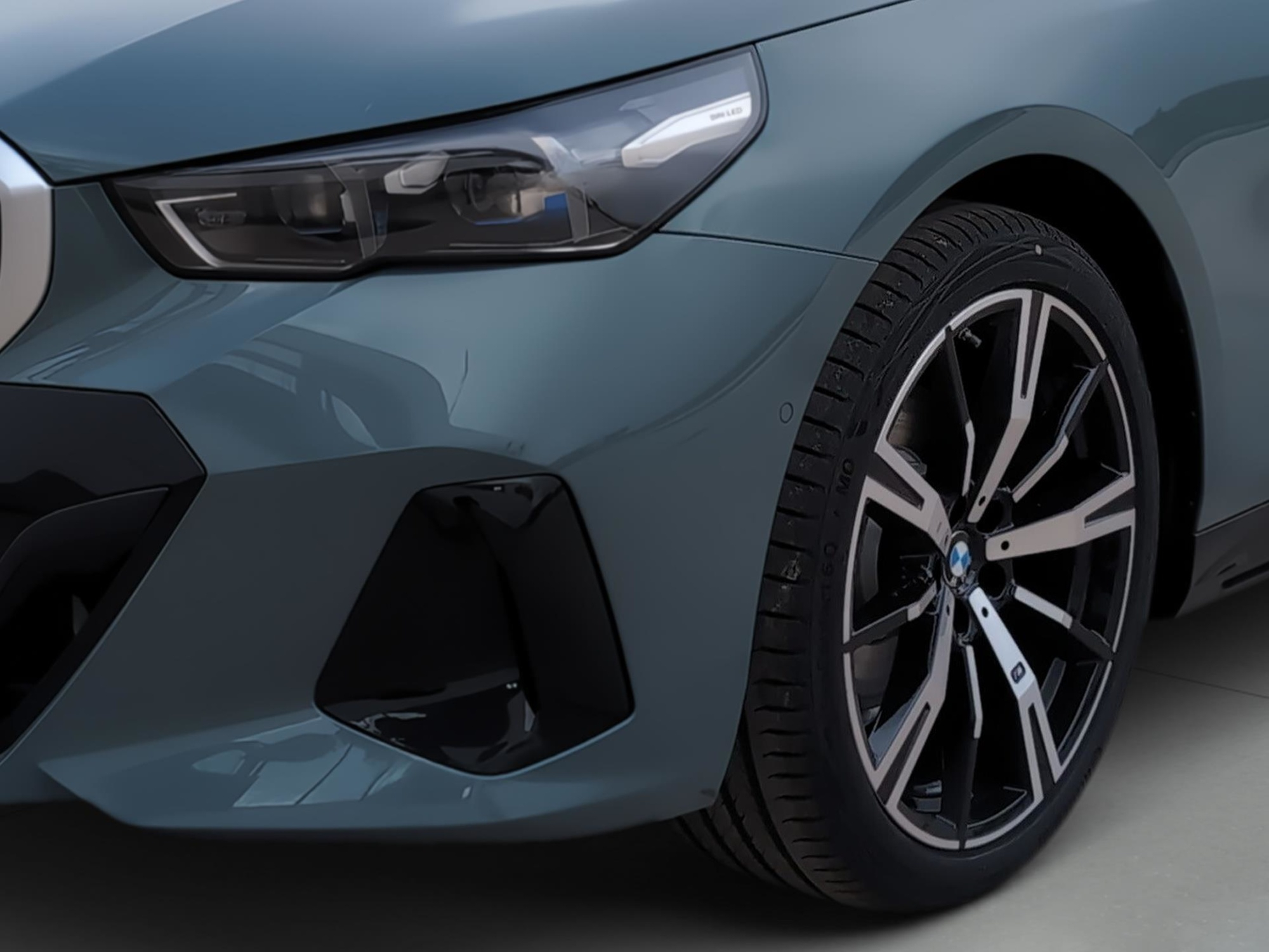 Renting BMW Serie 5 520d xDrive Touring 145 kW (197 CV) 3