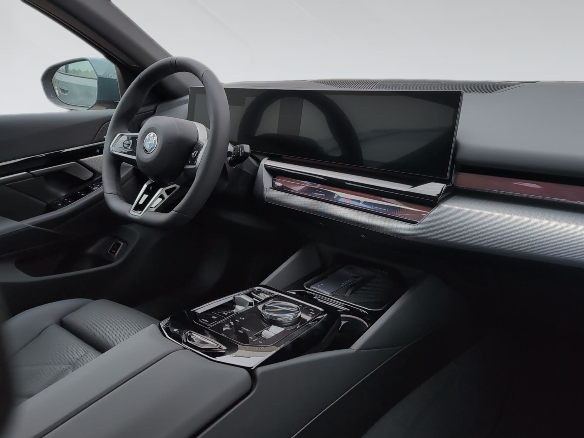 Renting BMW Serie 5 520d xDrive Touring 145 kW (197 CV) 3