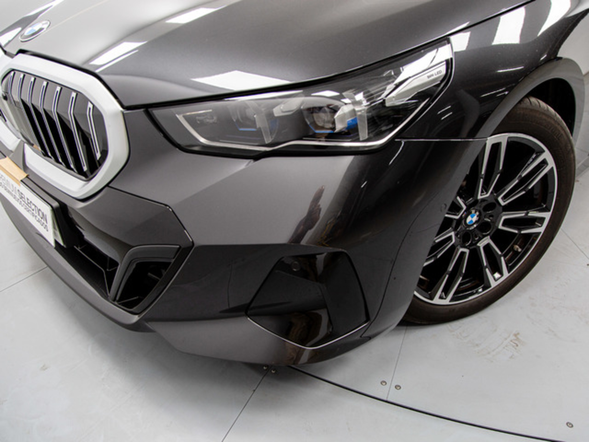 Renting BMW Serie 5 530e 220 kW (299 CV) 3 1