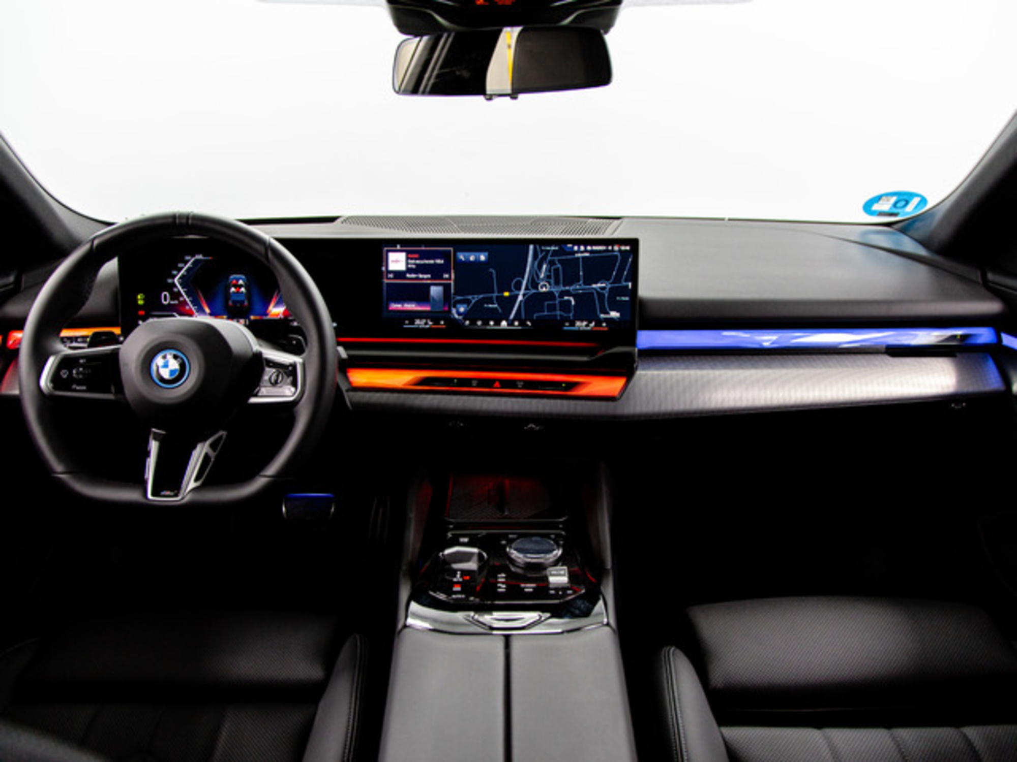 Renting BMW Serie 5 530e 220 kW (299 CV) 3 1