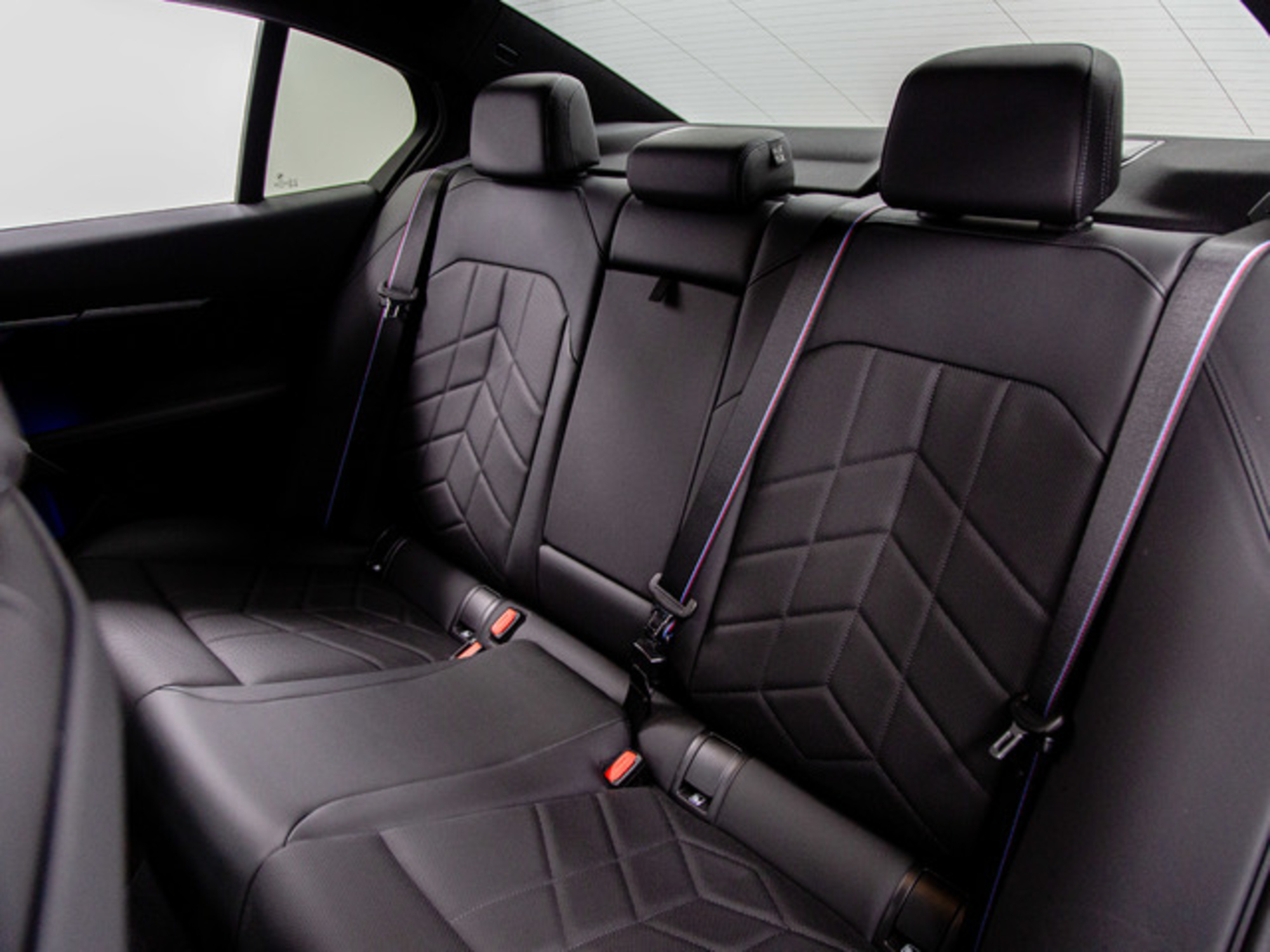 Renting BMW Serie 5 530e 220 kW (299 CV) 3 1