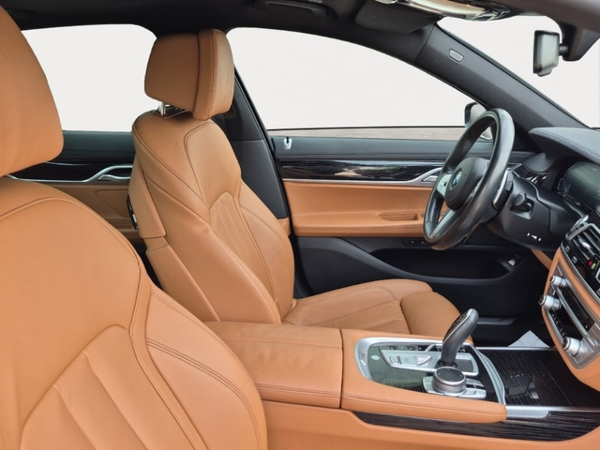 Renting BMW Serie 7 745e 290 kW (394 CV)