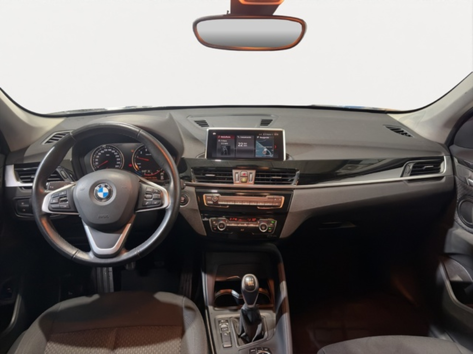 Renting BMW X1 sDrive18i 103 kW (140 CV)