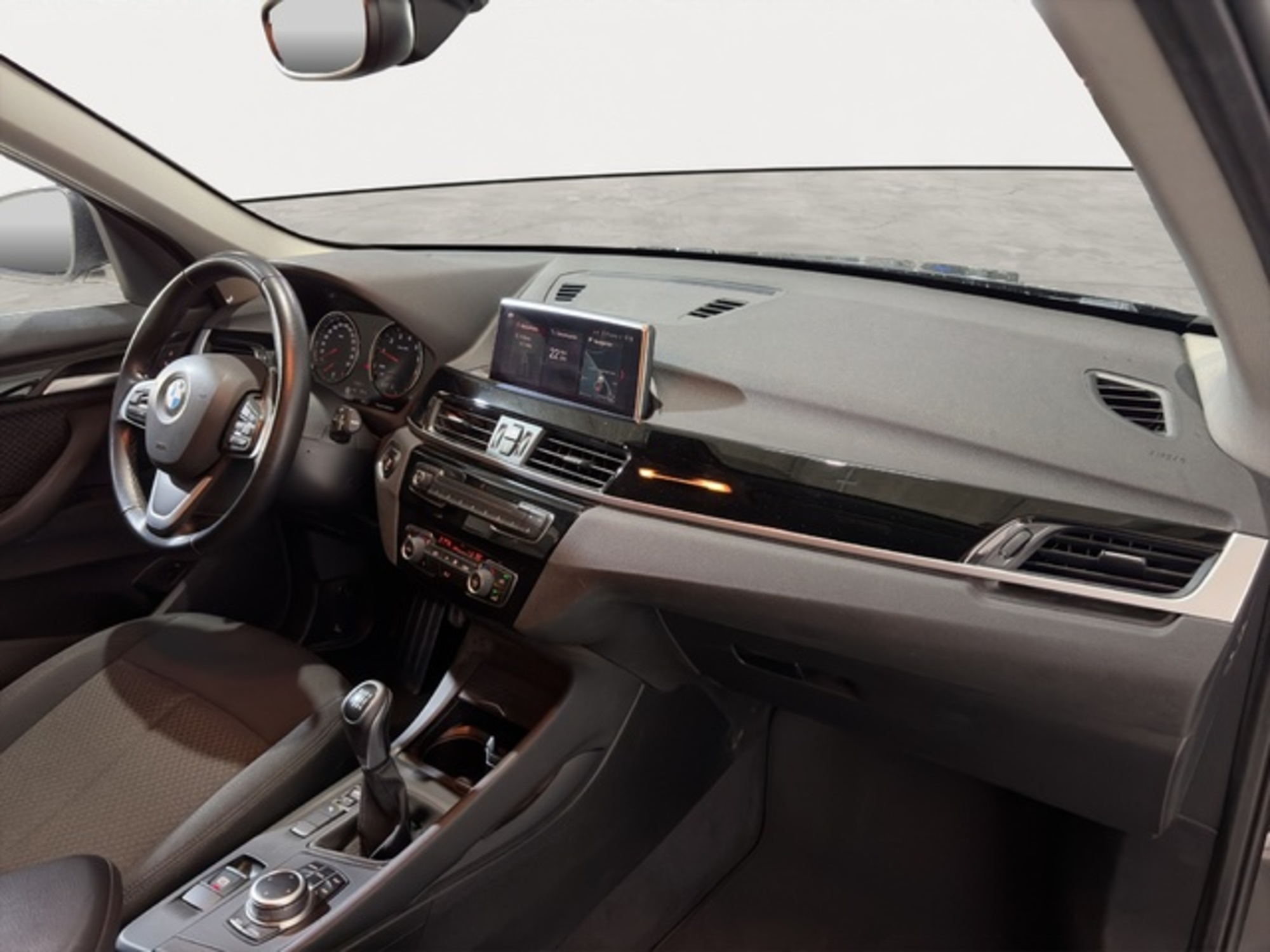 Renting BMW X1 sDrive18i 103 kW (140 CV)