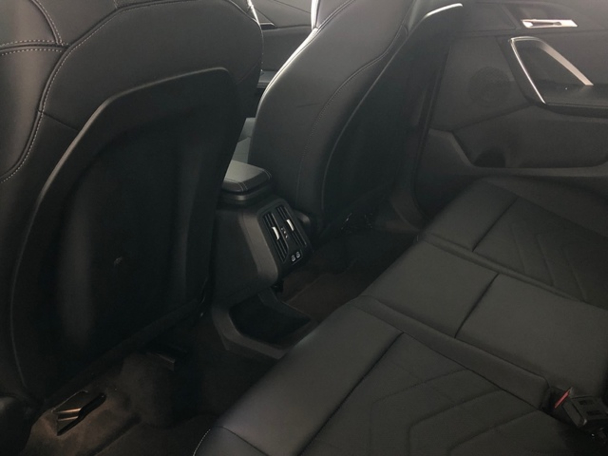 Renting BMW X1 sDrive20d 120 kW (163 CV) 8 14
