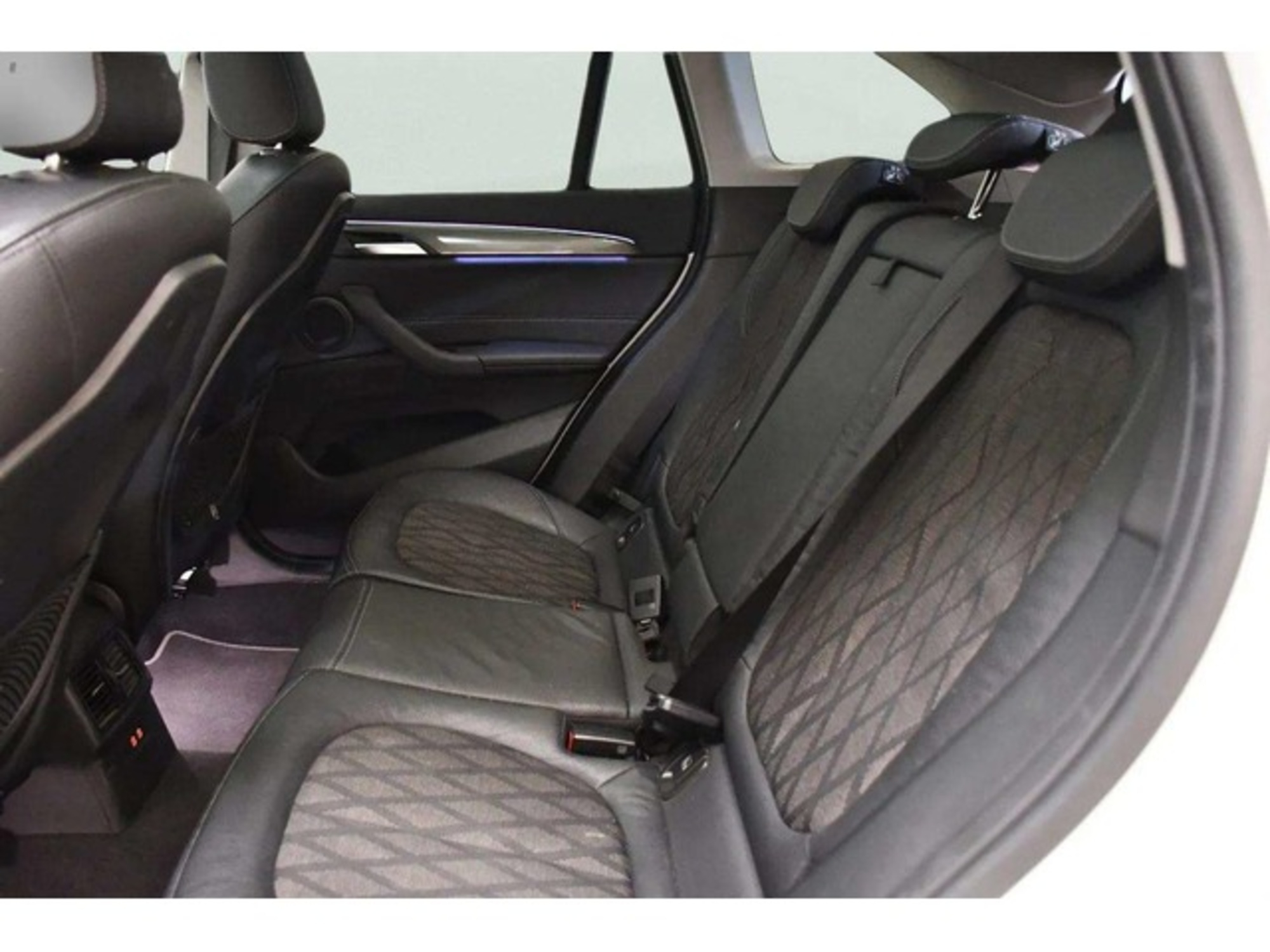 Renting BMW X1 sDrive20d 140 kW (190 CV)