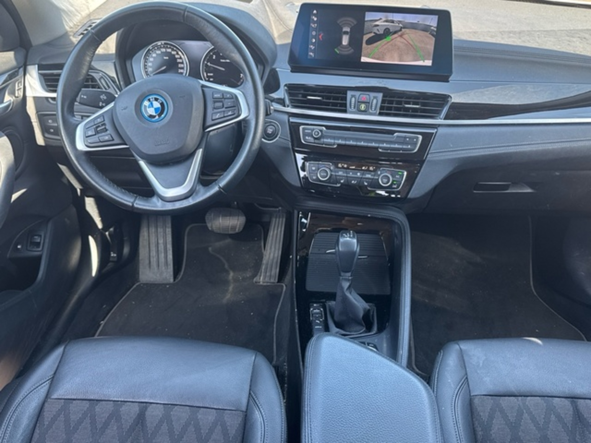 Renting BMW X1 xDrive25e 162 kW (220 CV) 1