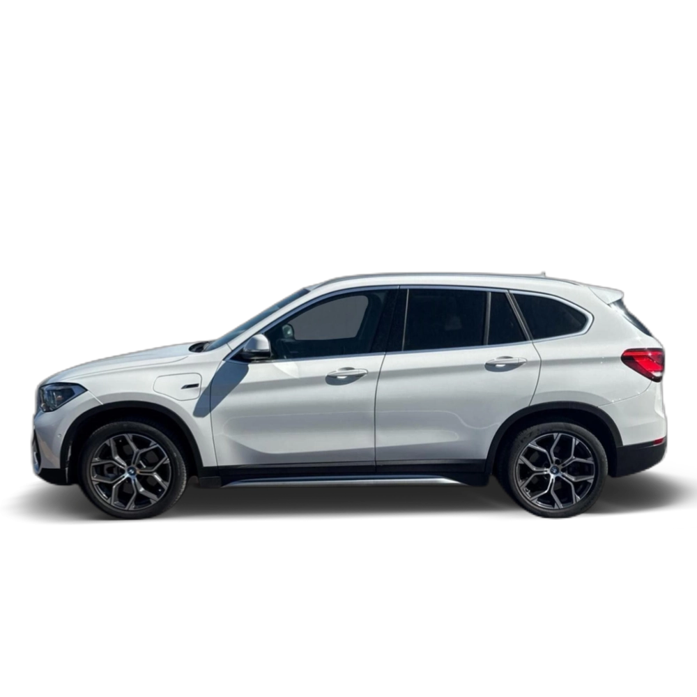 Renting BMW X1 xDrive25e 162 kW (220 CV) 4 3